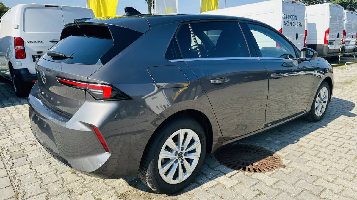 Opel Astra, Elegance HB 1.2 TURBO 96kW/130 - fotka 4