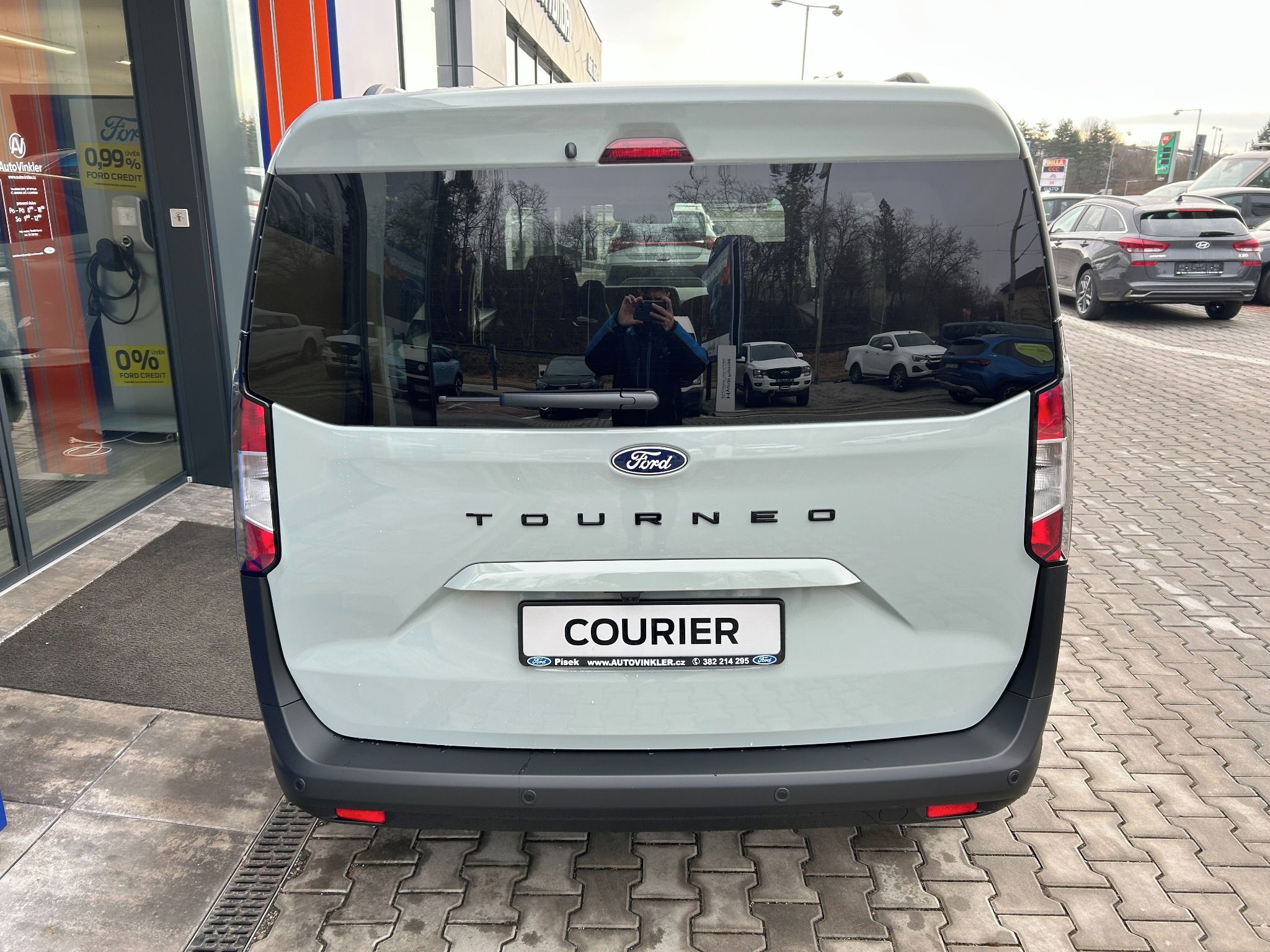 Ford Tourneo Courier, Titanium 1.0 EcoBoost 92 kW - fotka 4