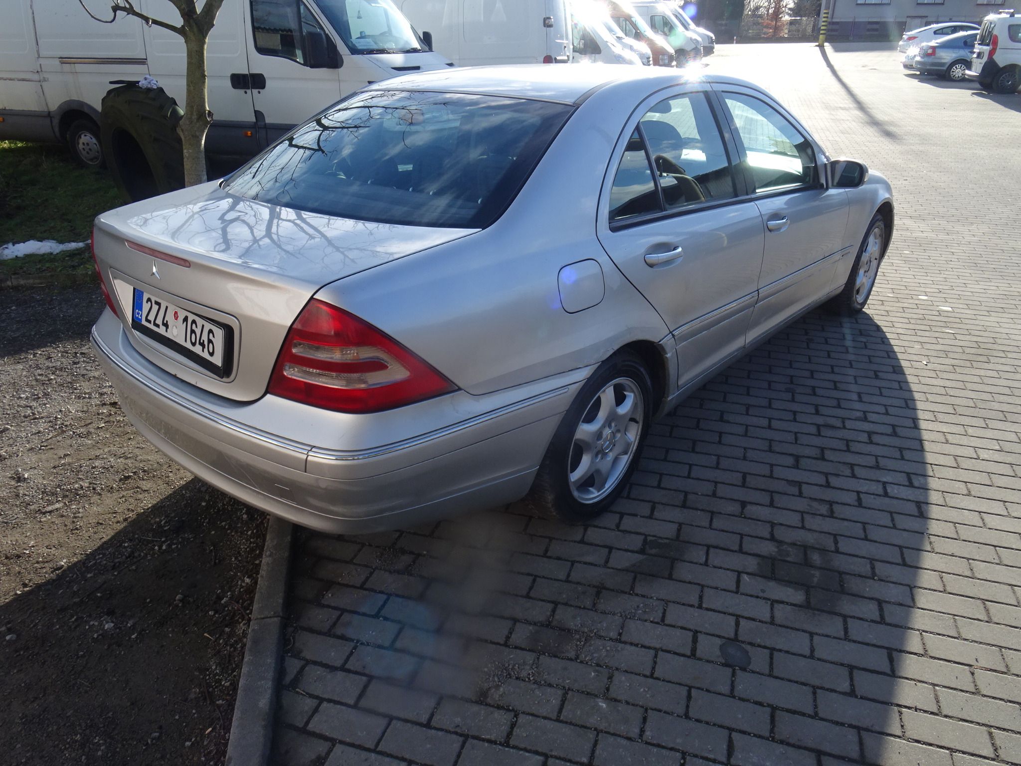 Mercedes-Benz Třídy C, 180 - fotka 5