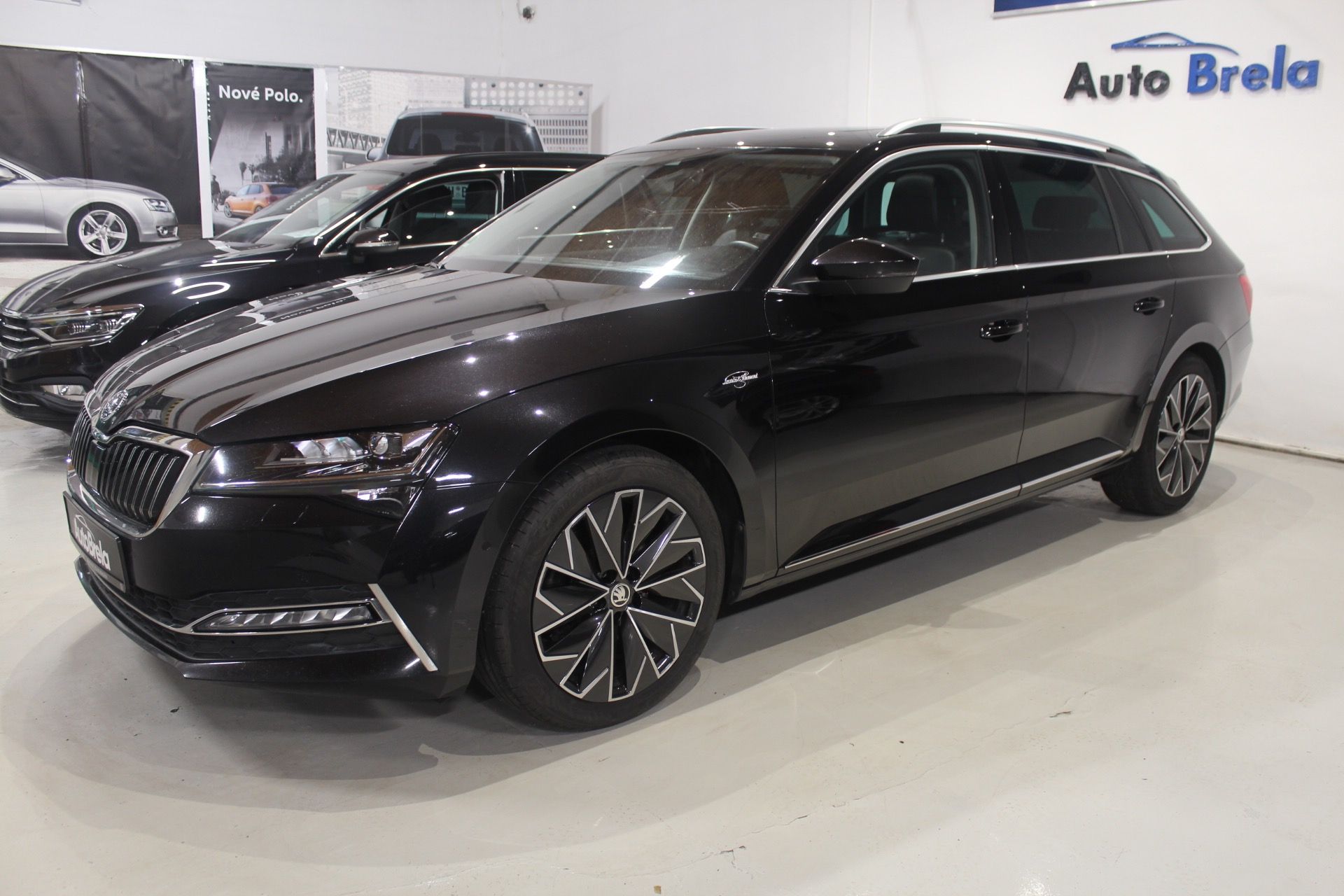 Škoda Superb, 2.0TDI DSG L&K Matrix Display - fotka 6