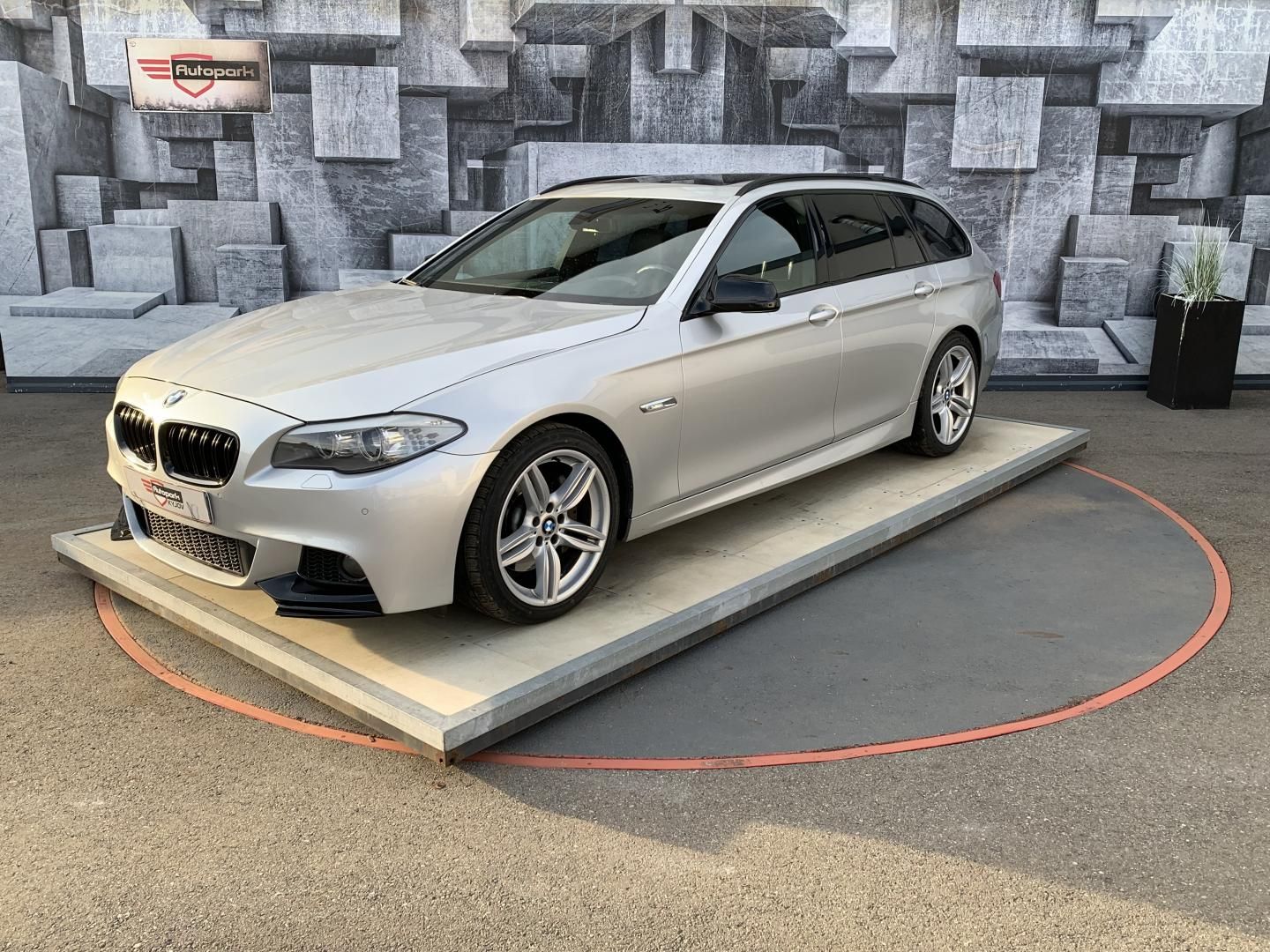 BMW Řada 5, 525D,3.0d,M-PAKET,PANORAMA - fotka 3