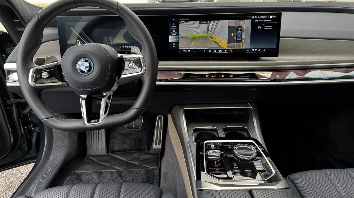 BMW Řada 7, 750e xDrive Sedan - fotka 6