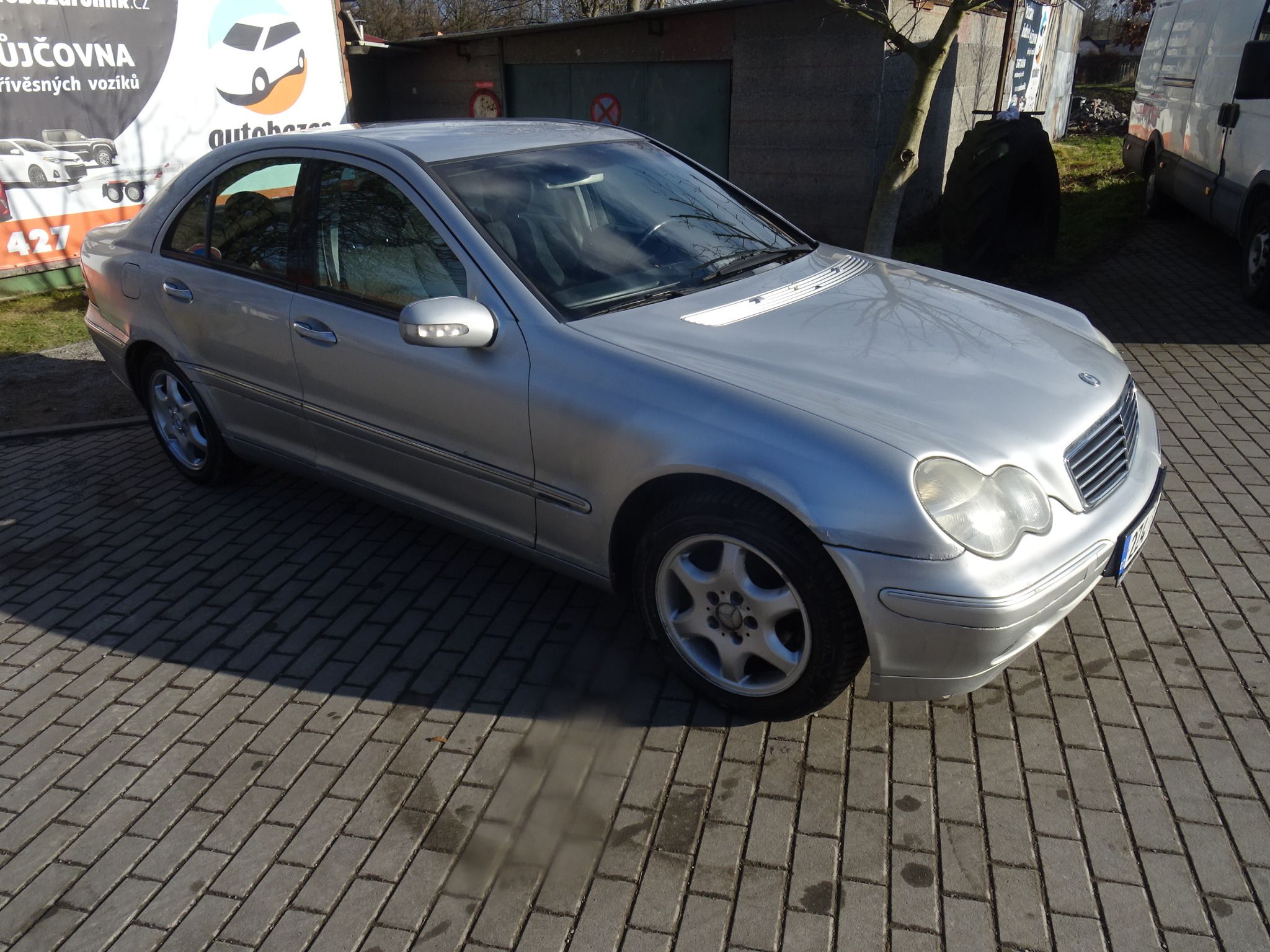 Mercedes-Benz Třídy C, 180 - fotka 3