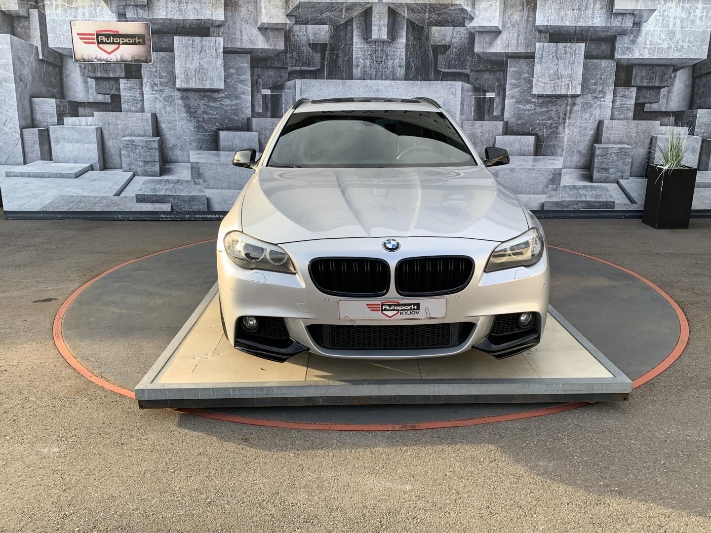 BMW Řada 5, 525D,3.0d,M-PAKET,PANORAMA - fotka 2