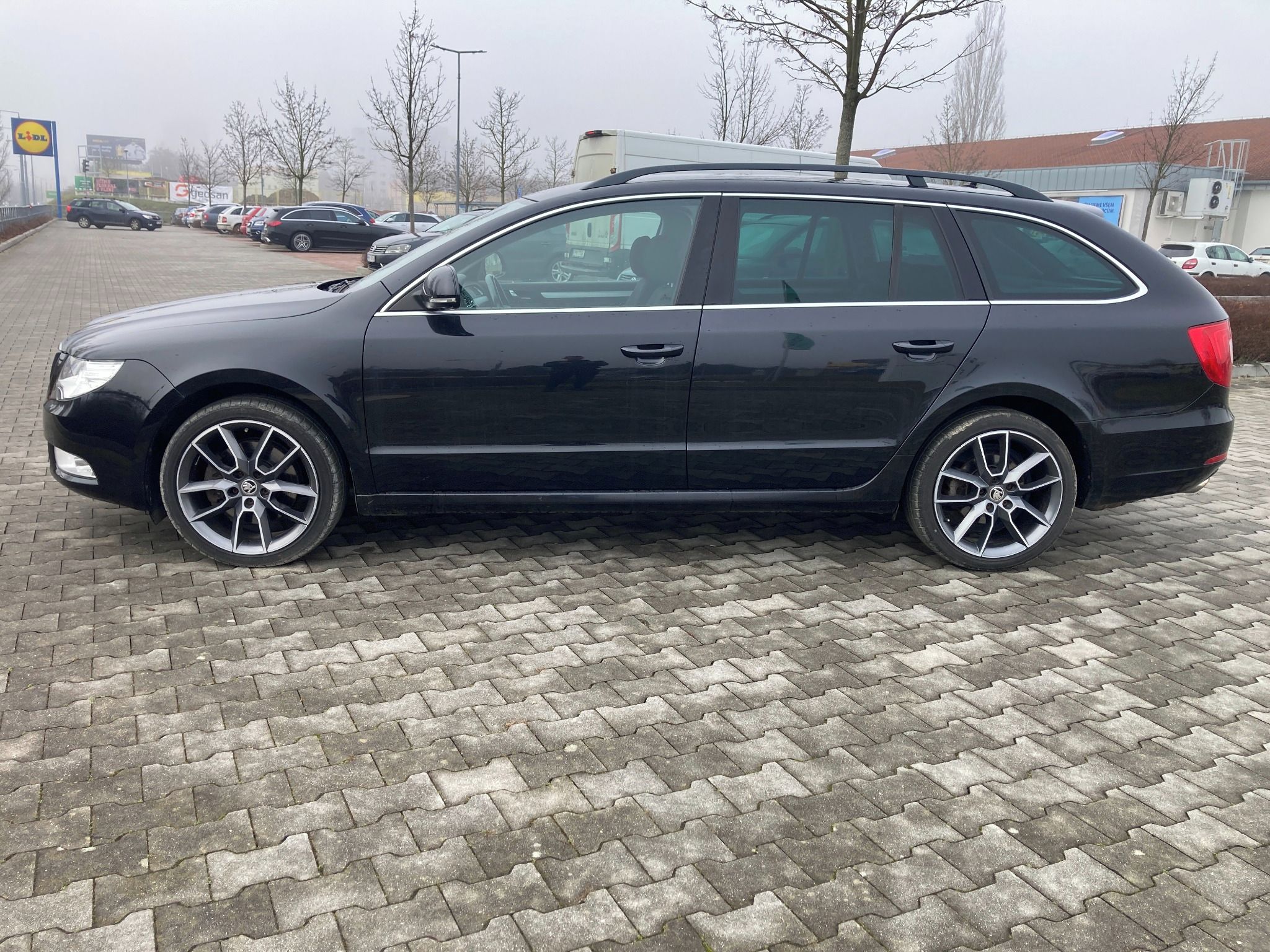 Škoda Superb, 2.0TDI 103KW PO SERVISU - fotka 3