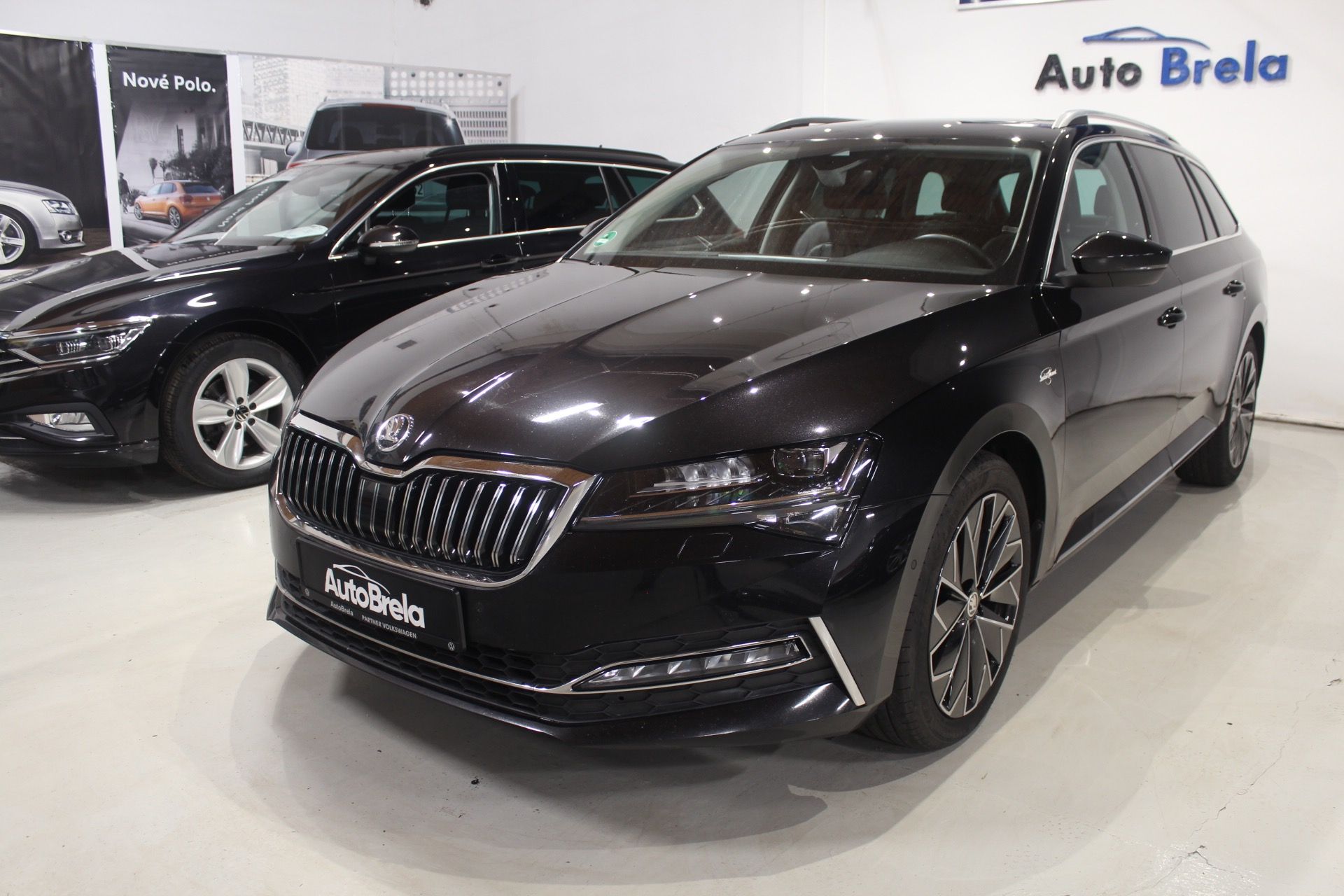 Škoda Superb, 2.0TDI DSG L&K Matrix Display - fotka 5