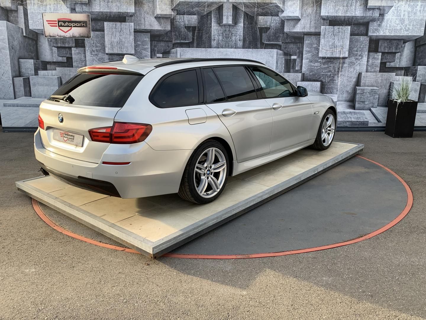 BMW Řada 5, 525D,3.0d,M-PAKET,PANORAMA - fotka 4