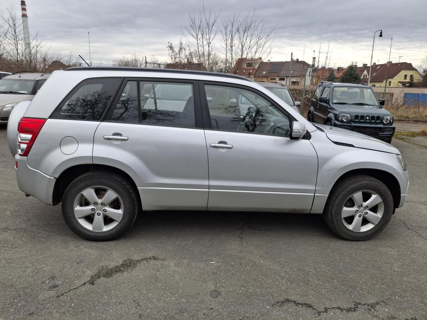 Suzuki Grand Vitara, 2.0 benzin 103 kw 4x4 - fotka 6