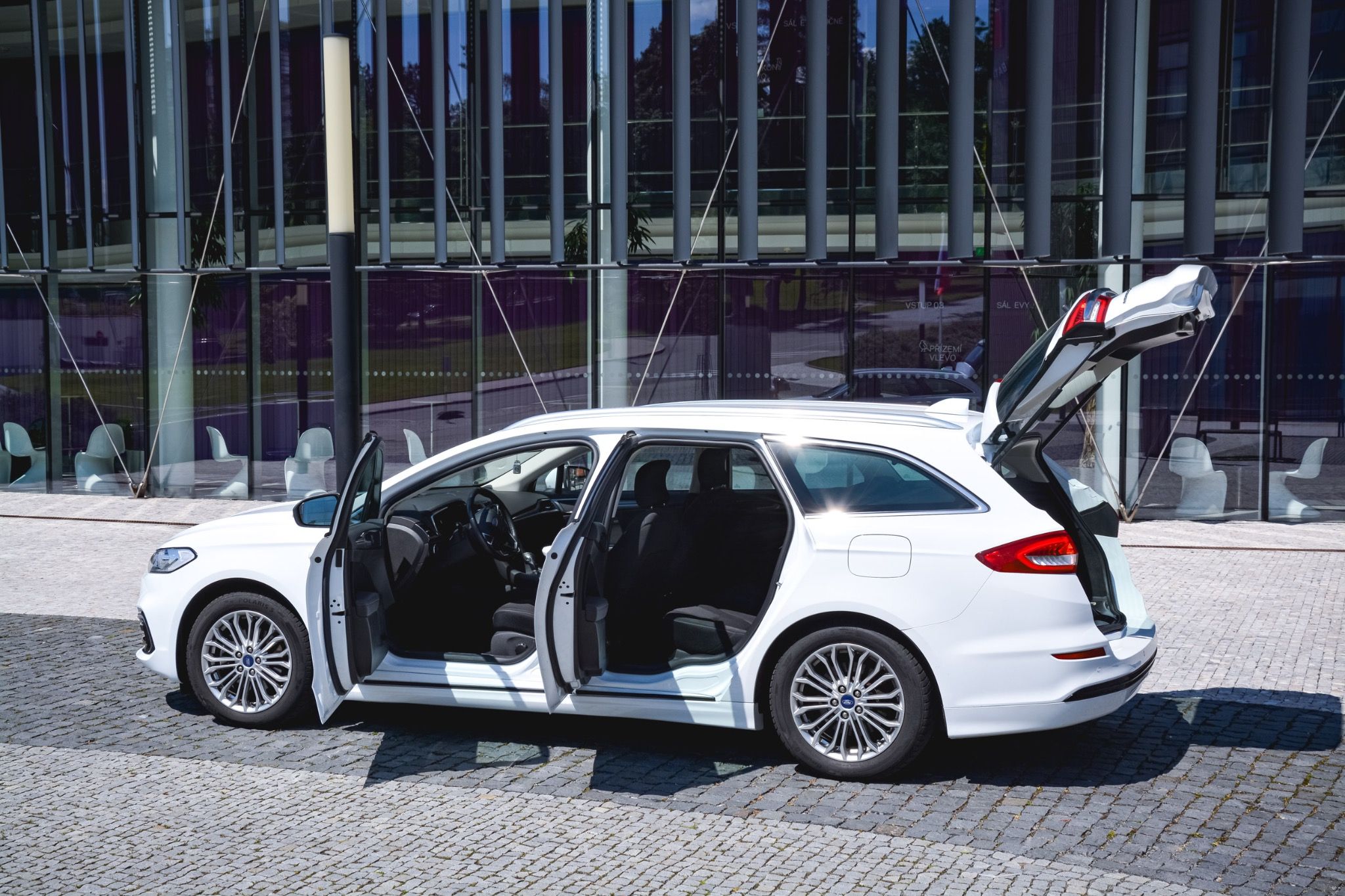 Ford Mondeo, 2.0 138kw Hybrid ecvT TITANIUM - fotka 5