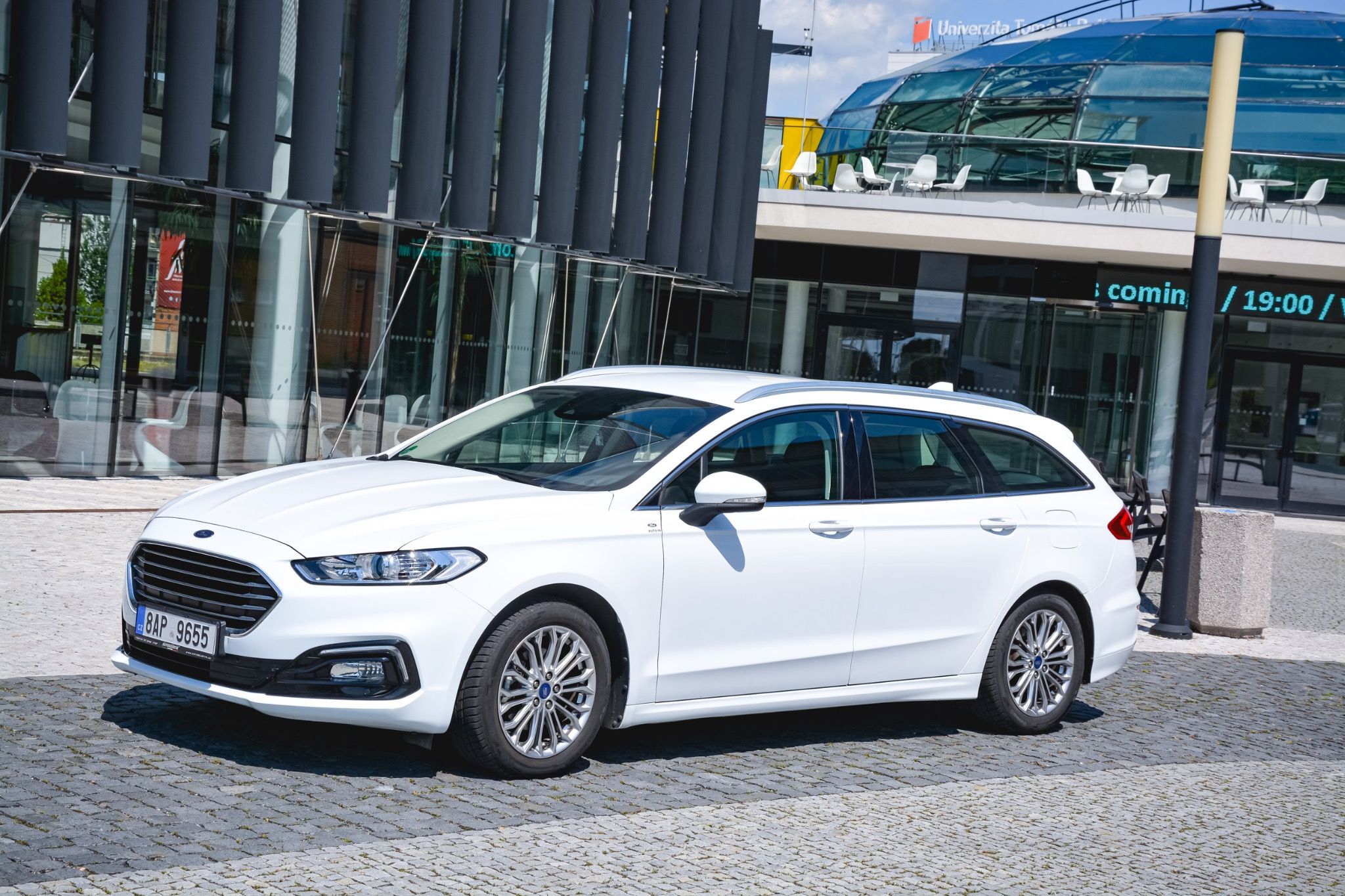 Ford Mondeo, 2.0 138kw Hybrid ecvT TITANIUM - fotka 3