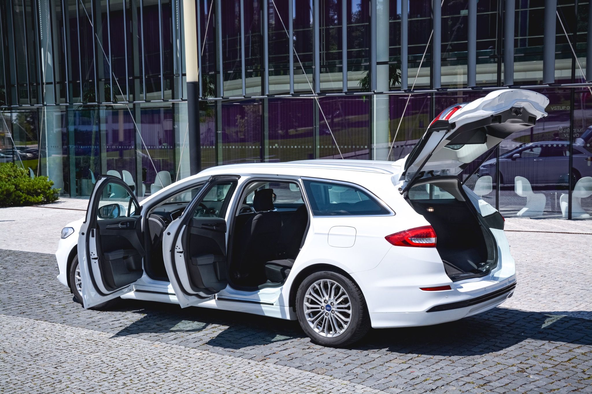 Ford Mondeo, 2.0 138kw Hybrid ecvT TITANIUM - fotka 6