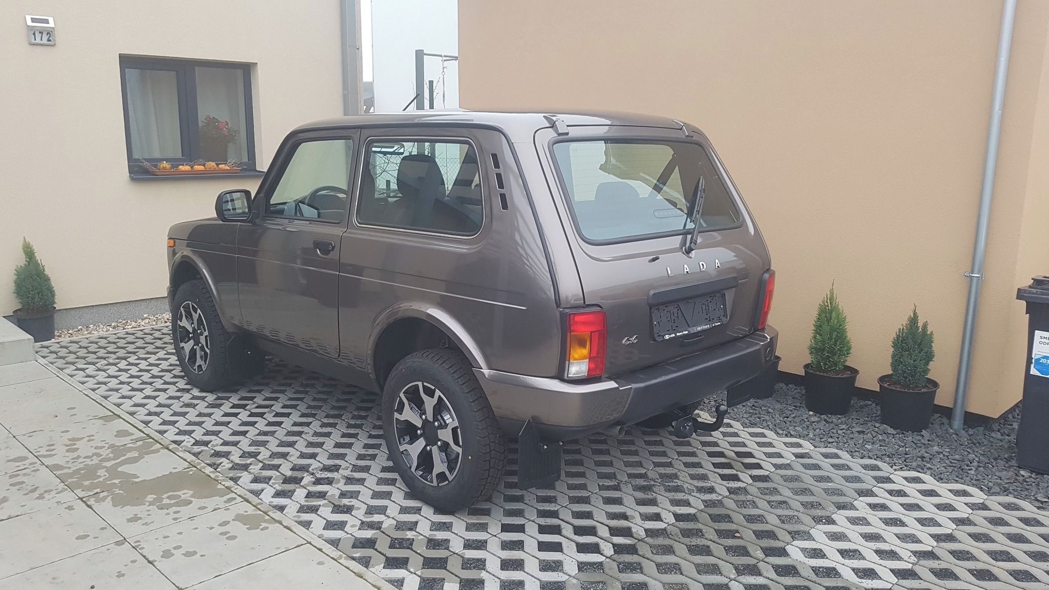 Lada Niva, 2025 4x4 Nové Legend dvě barvy - fotka 4