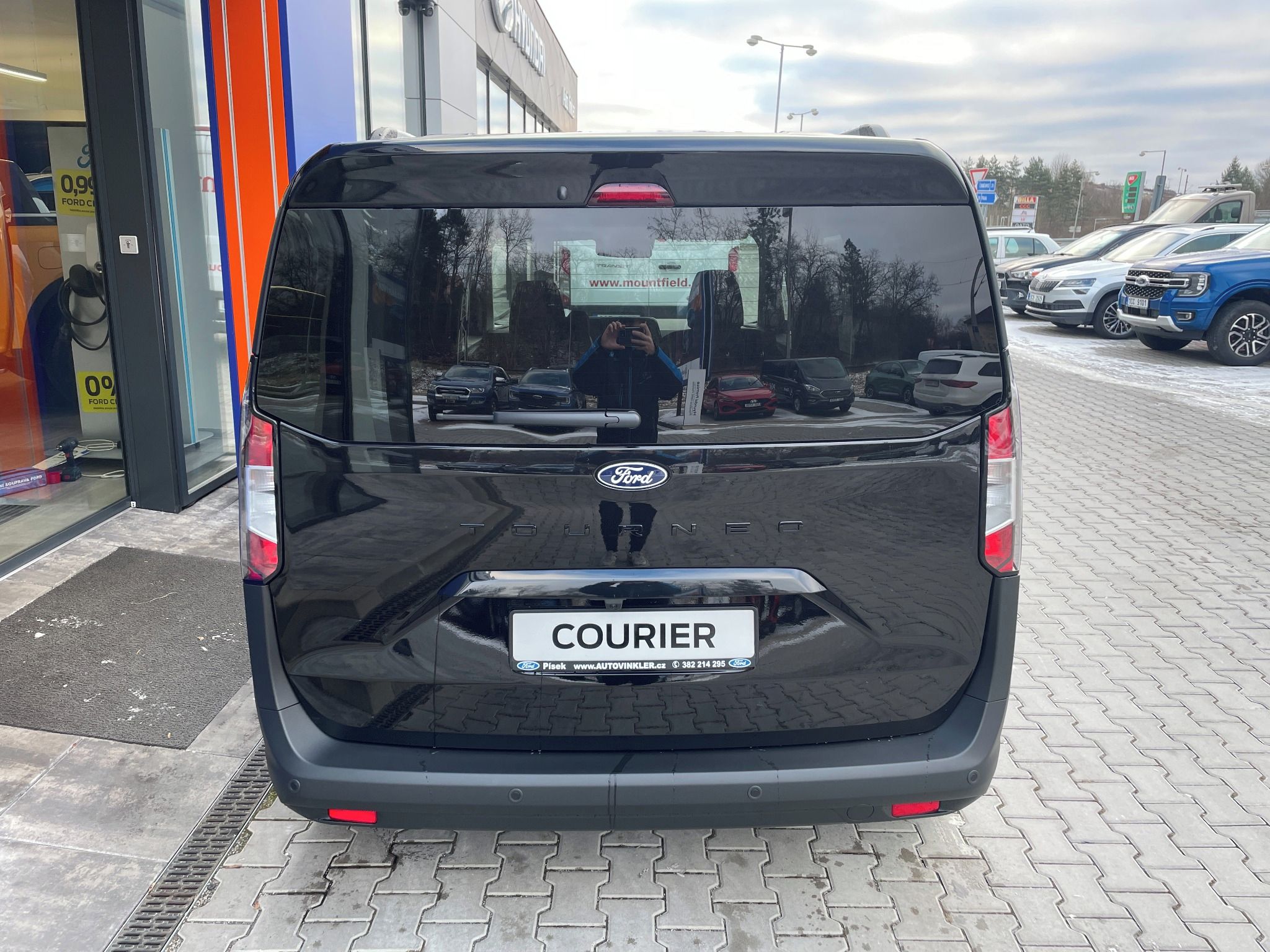 Ford Tourneo Courier, Titanium 1.0 EcoBoost 6.st MAN - fotka 4