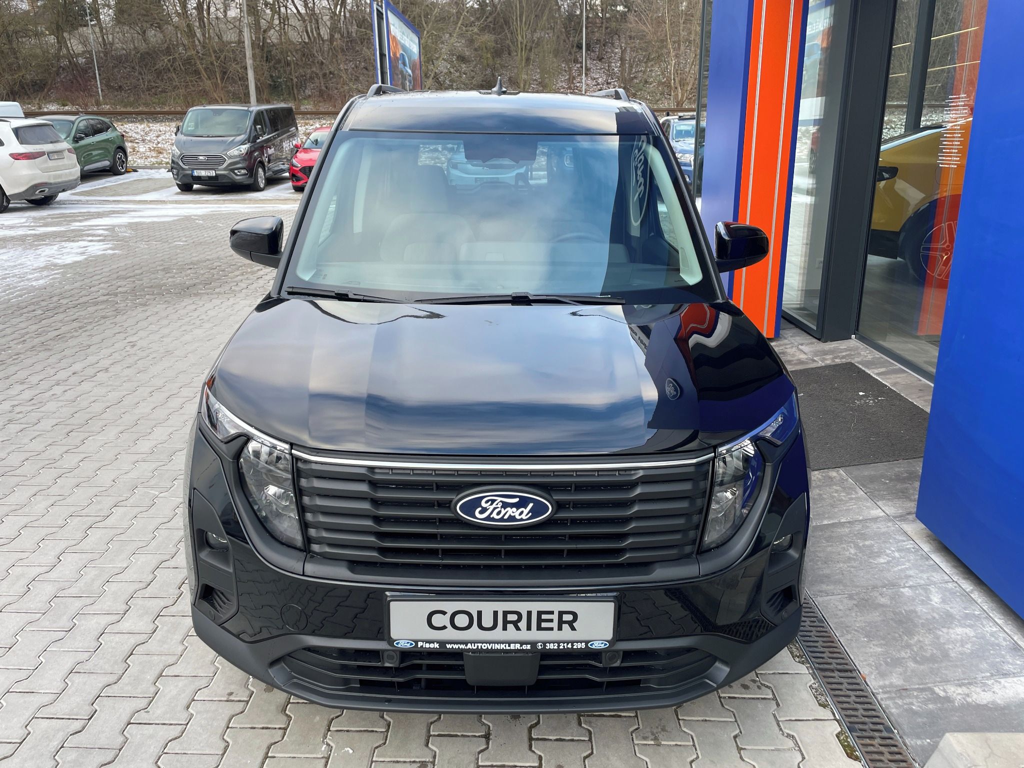 Ford Tourneo Courier, Titanium 1.0 EcoBoost 6.st MAN - fotka 2