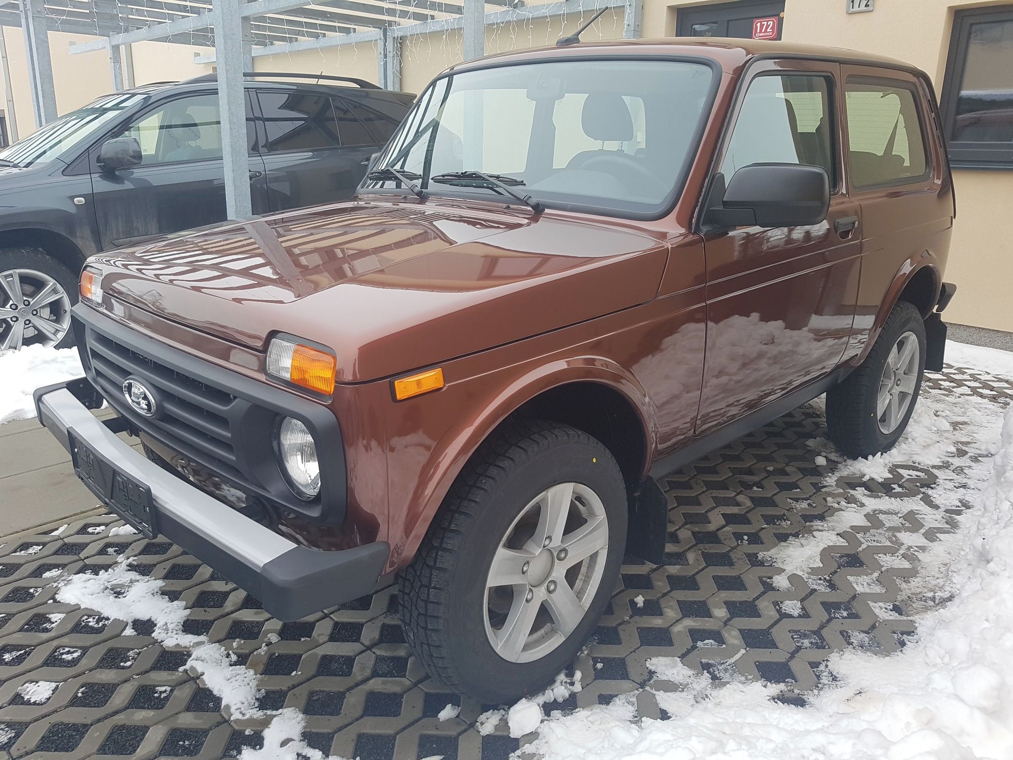 Lada Niva, 2025 4x4 Nové Legend dvě barvy - fotka 2