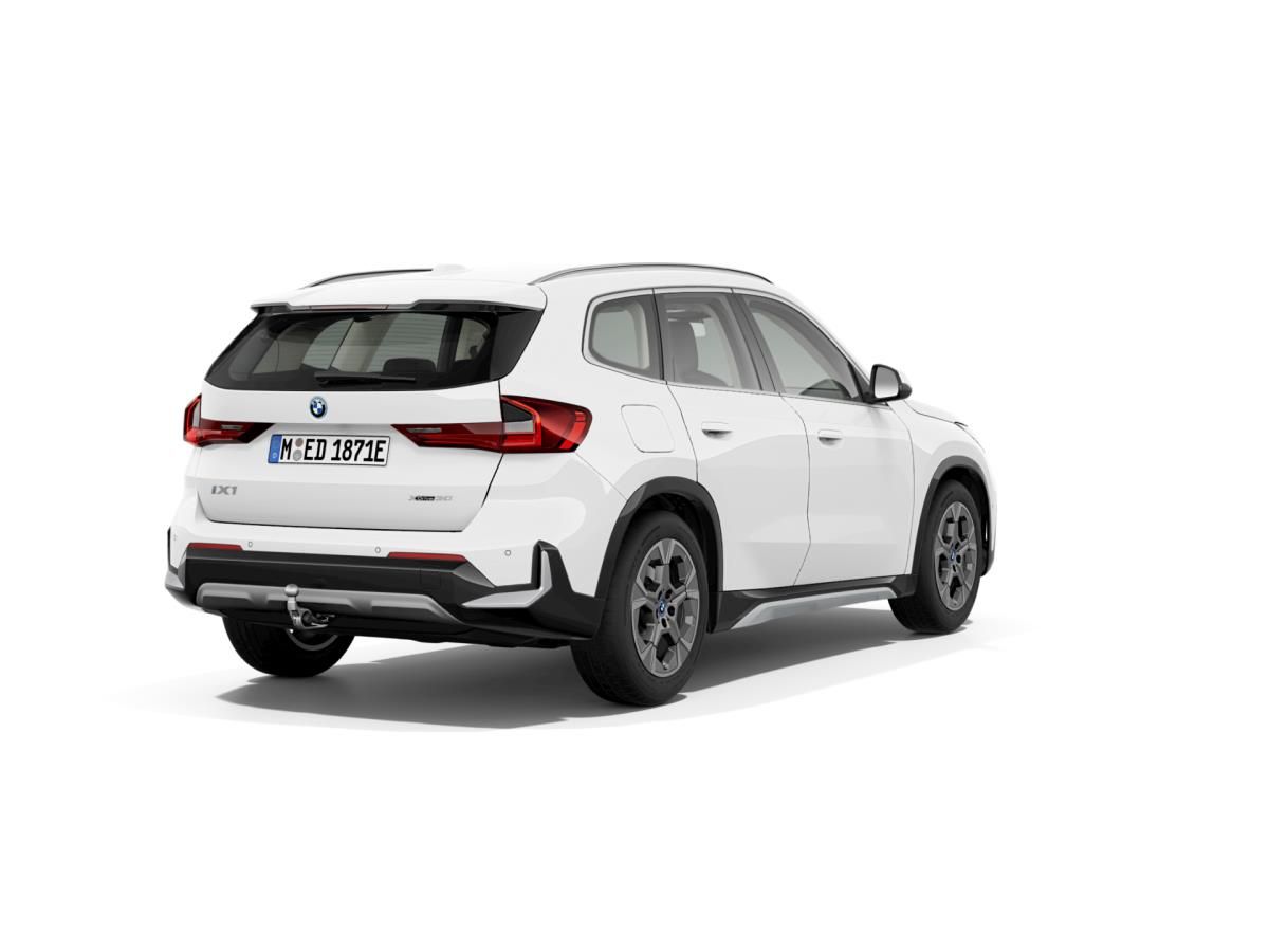 BMW iX1, xDrive30 - fotka 2