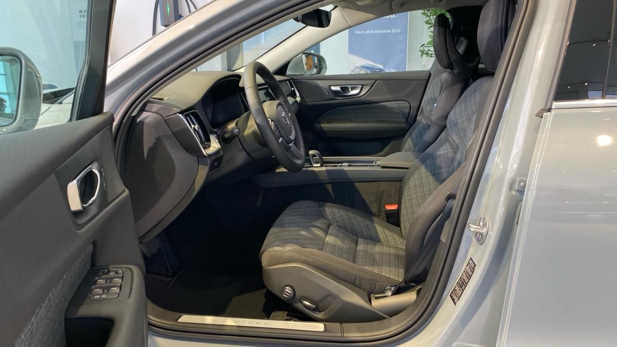Volvo V60, CORE, B4, 145+10 kW / 197+14 H - fotka 6