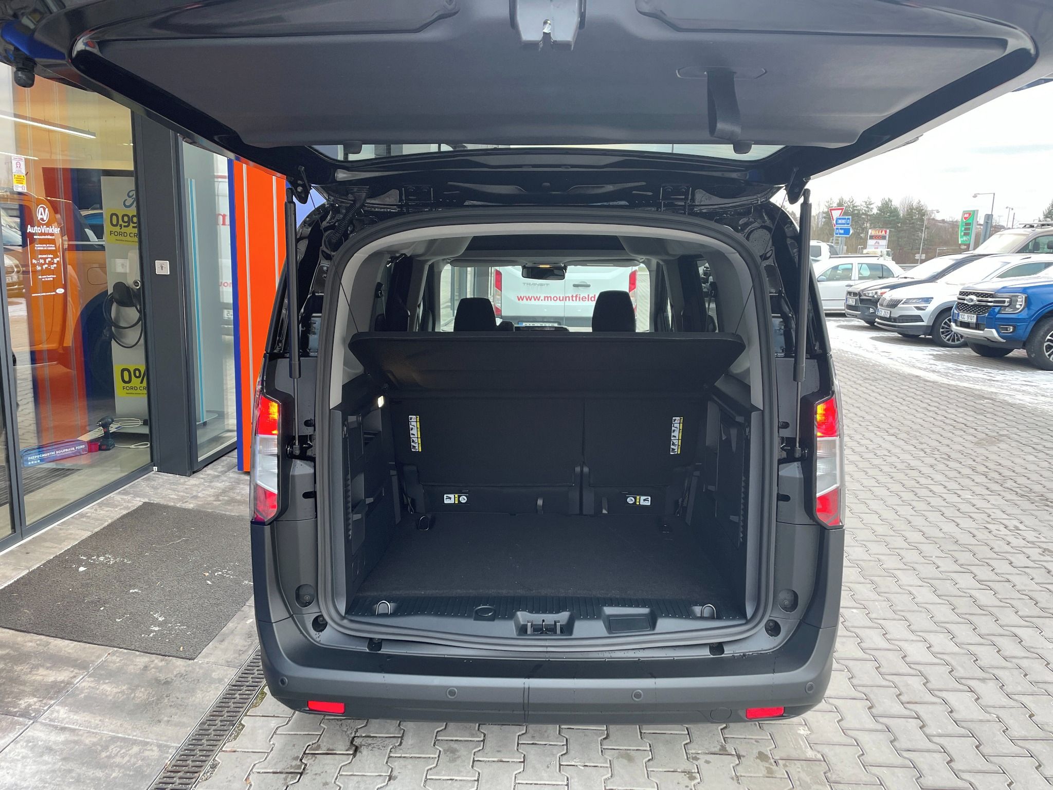 Ford Tourneo Courier, Titanium 1.0 EcoBoost 6.st MAN - fotka 6