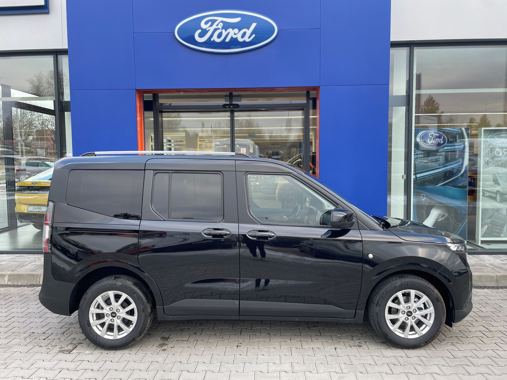 Ford Tourneo Courier, Titanium 1.0 EcoBoost 6.st MAN - fotka 3