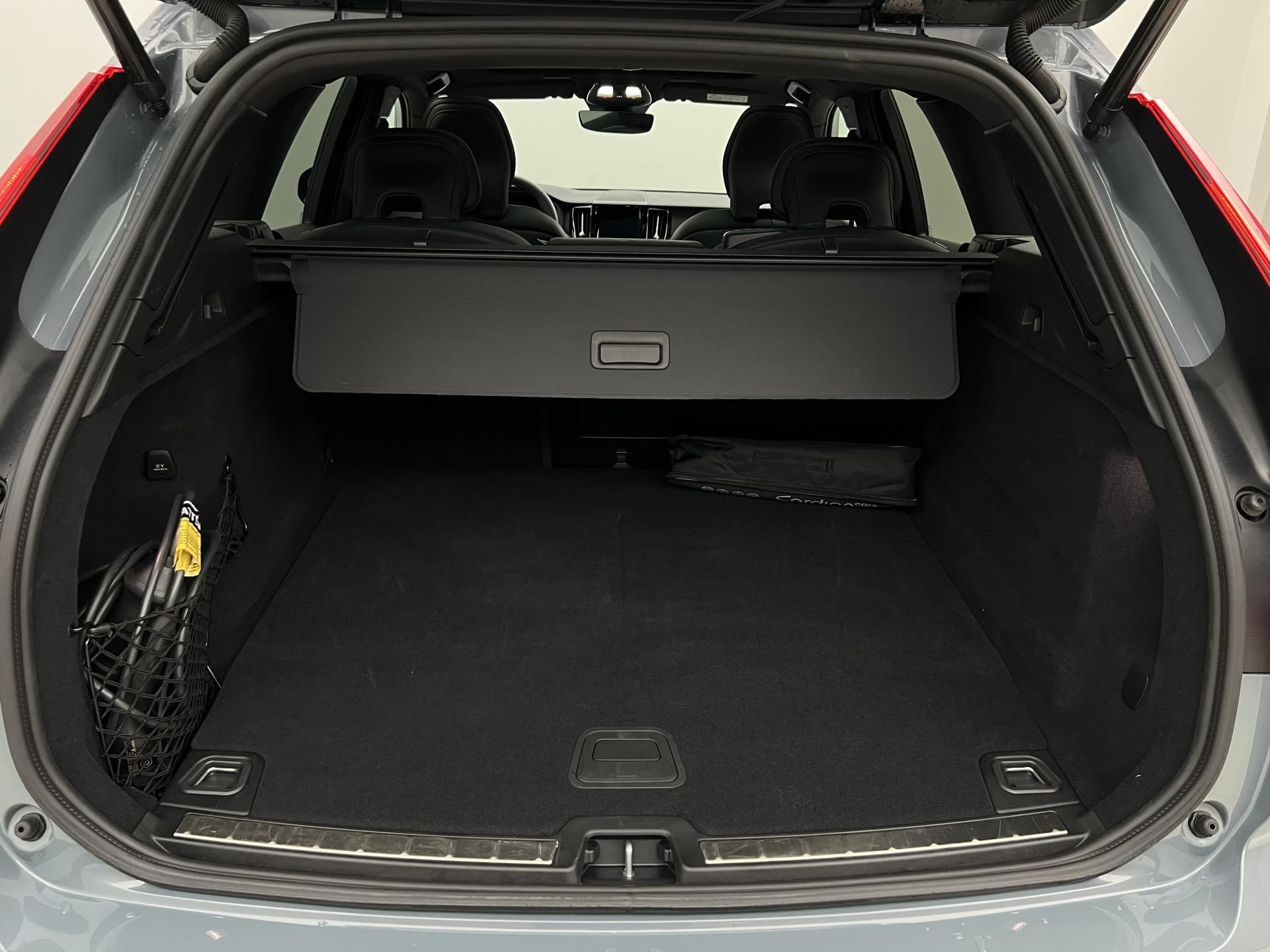 Volvo XC60, T6 AWD RECHARGE PLUS DARK Aut - fotka 5