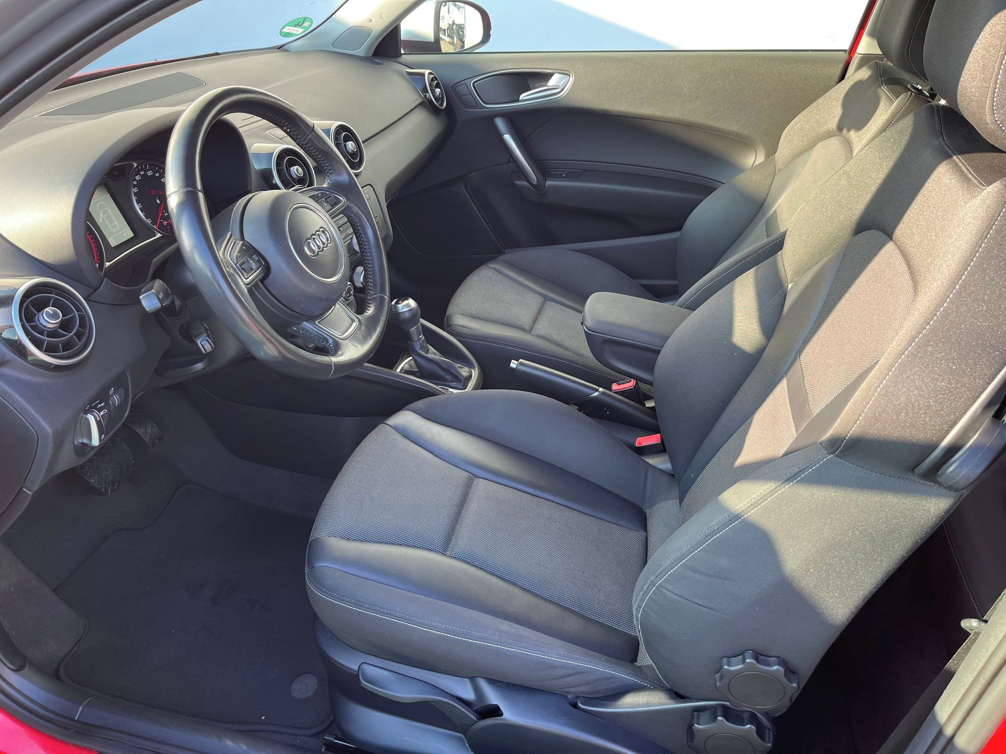 Audi A1, 1.4, 90 kW, Automat, Výhřevy - fotka 5