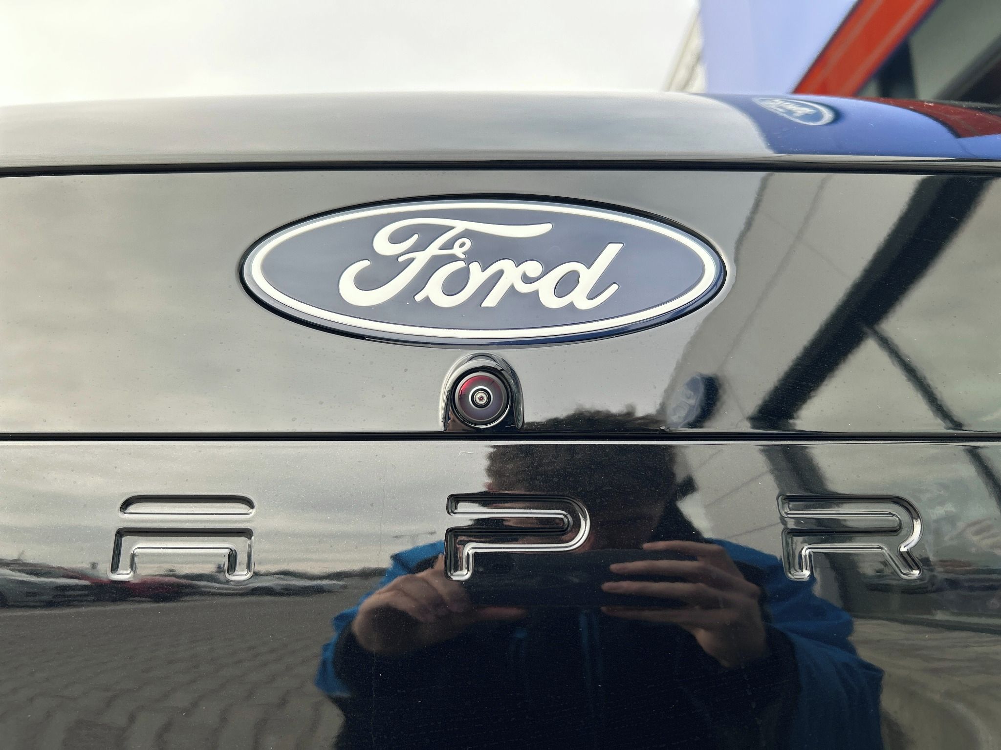 Ford Capri, 77kWh prodloužený dojezd 210kW - fotka 3