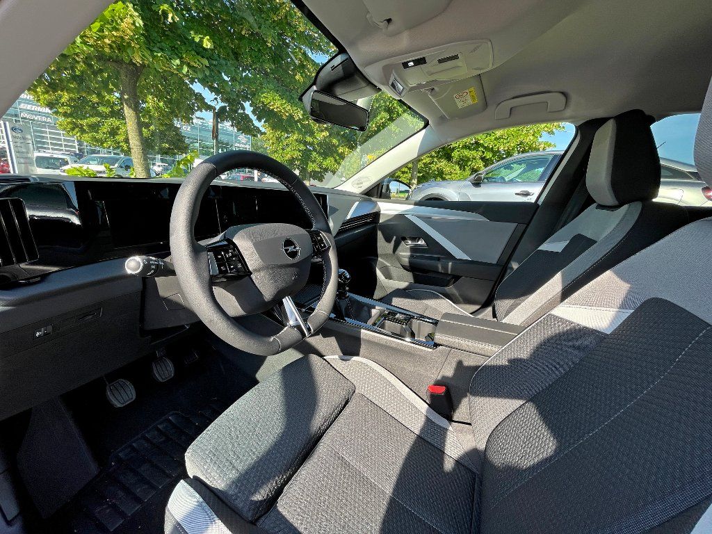 Opel Astra, ST 1.2T 110k Edition MT6 - fotka 6