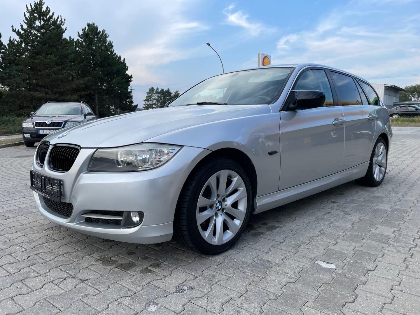 BMW Řada 3, 318 d - fotka 2