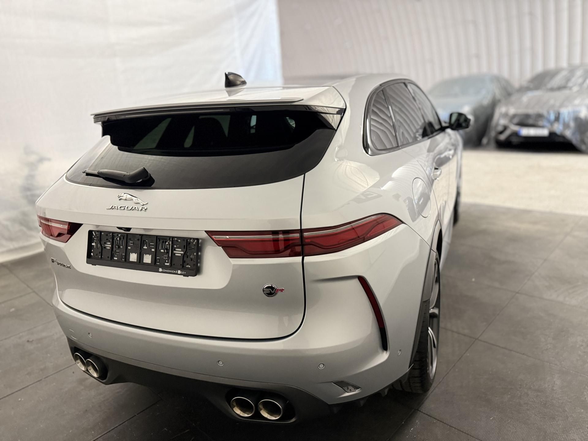 Jaguar F-Pace, 5.0 SVR 550PS,PLNÝ SERVIS - fotka 6