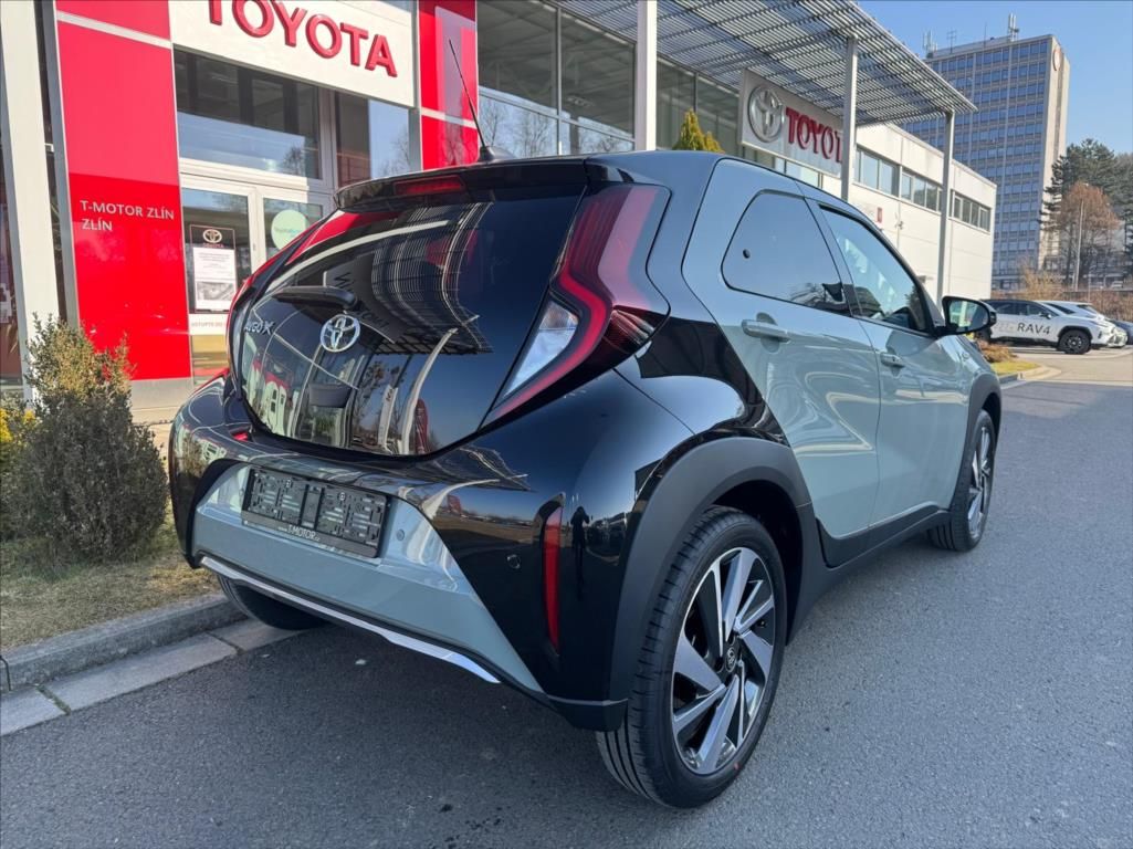 Toyota Aygo, 1,0 Executive Smart - fotka 3