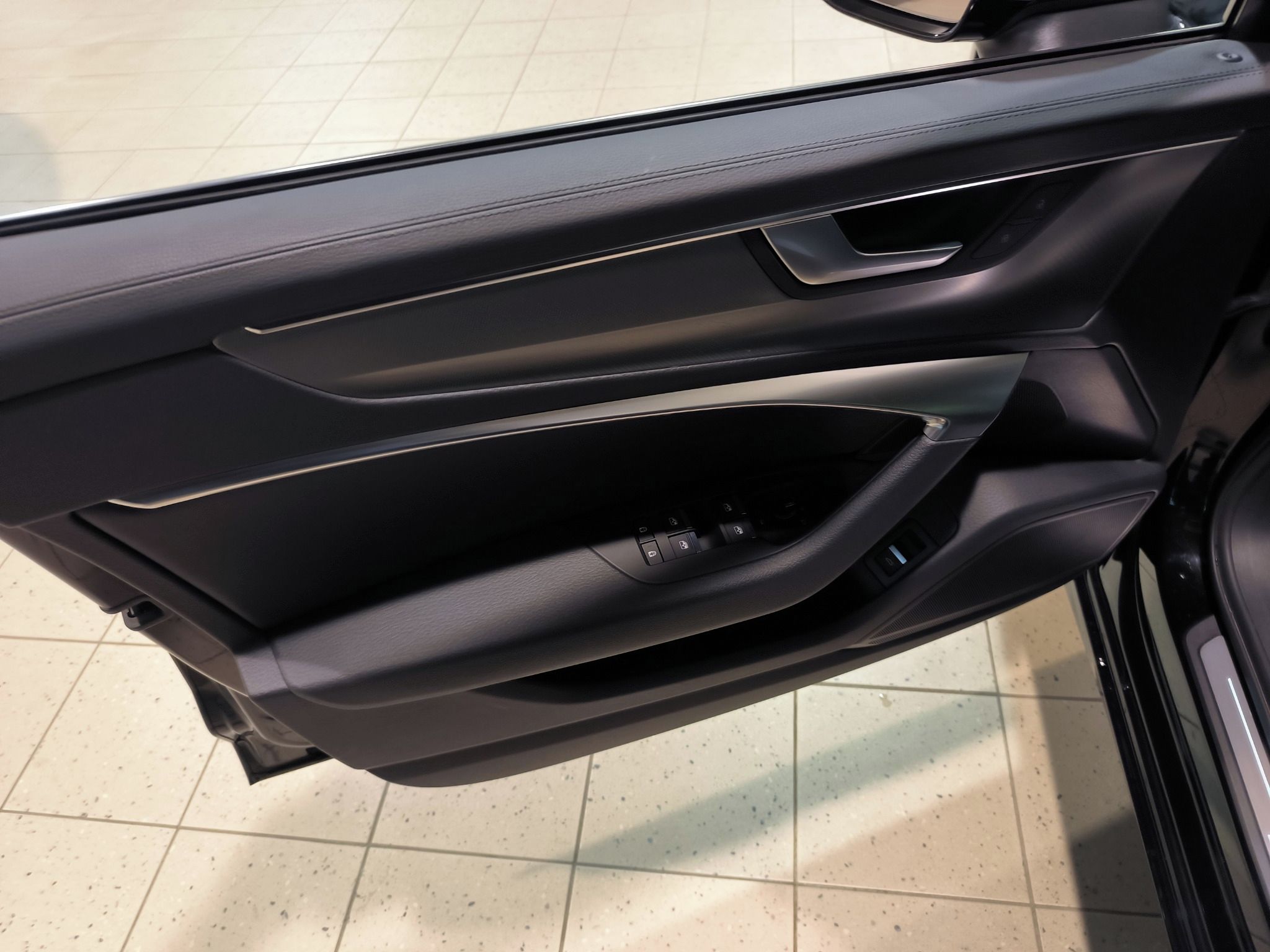 Audi A6, Avant 2,0TDi 150kW S-line ČR - fotka 6