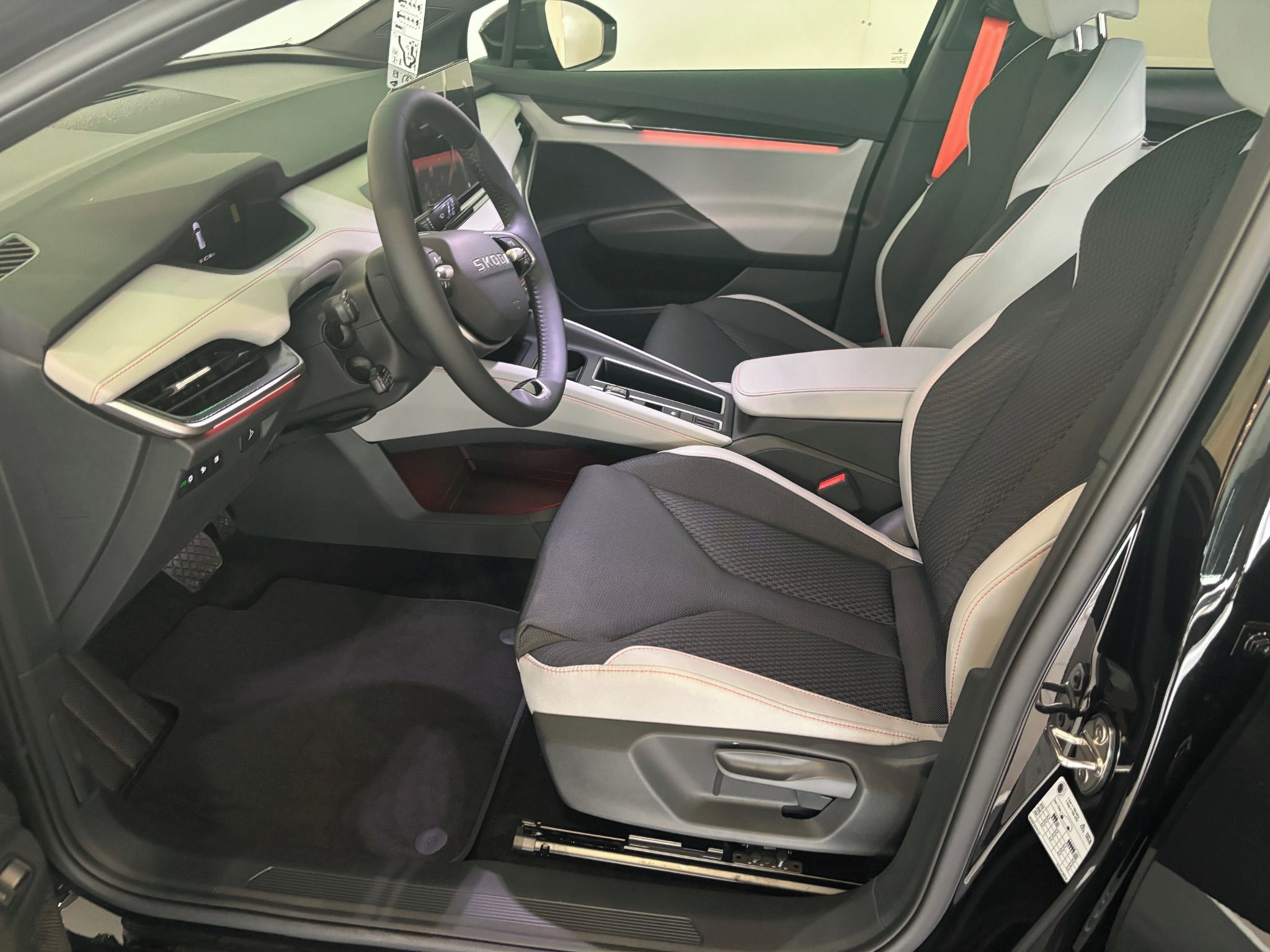 Škoda Elroq, Premium Lodge 50 55 kWh 125 kW - fotka 4