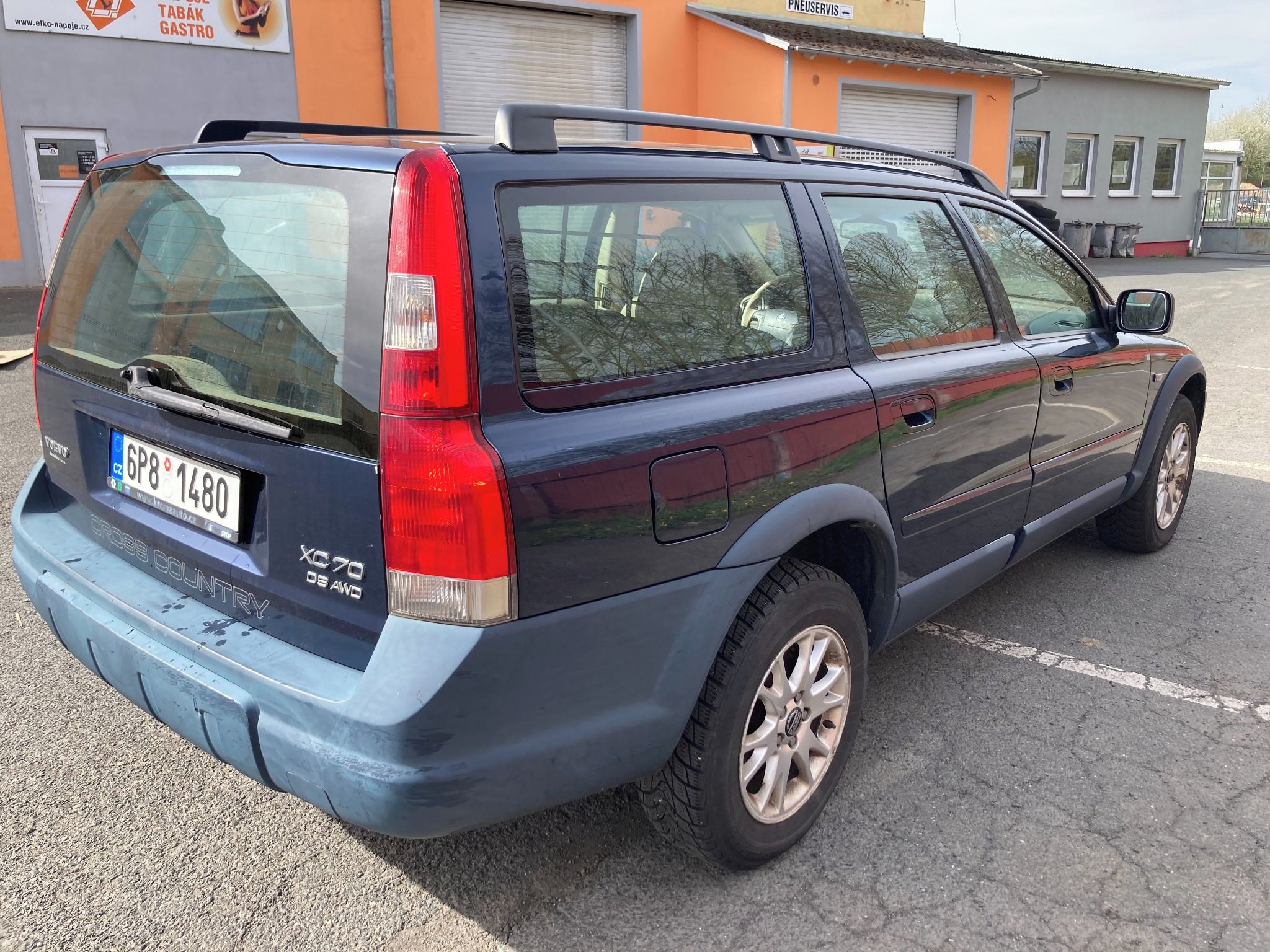 Volvo XC70, Cross Country 2,4D5 4x4 - fotka 3