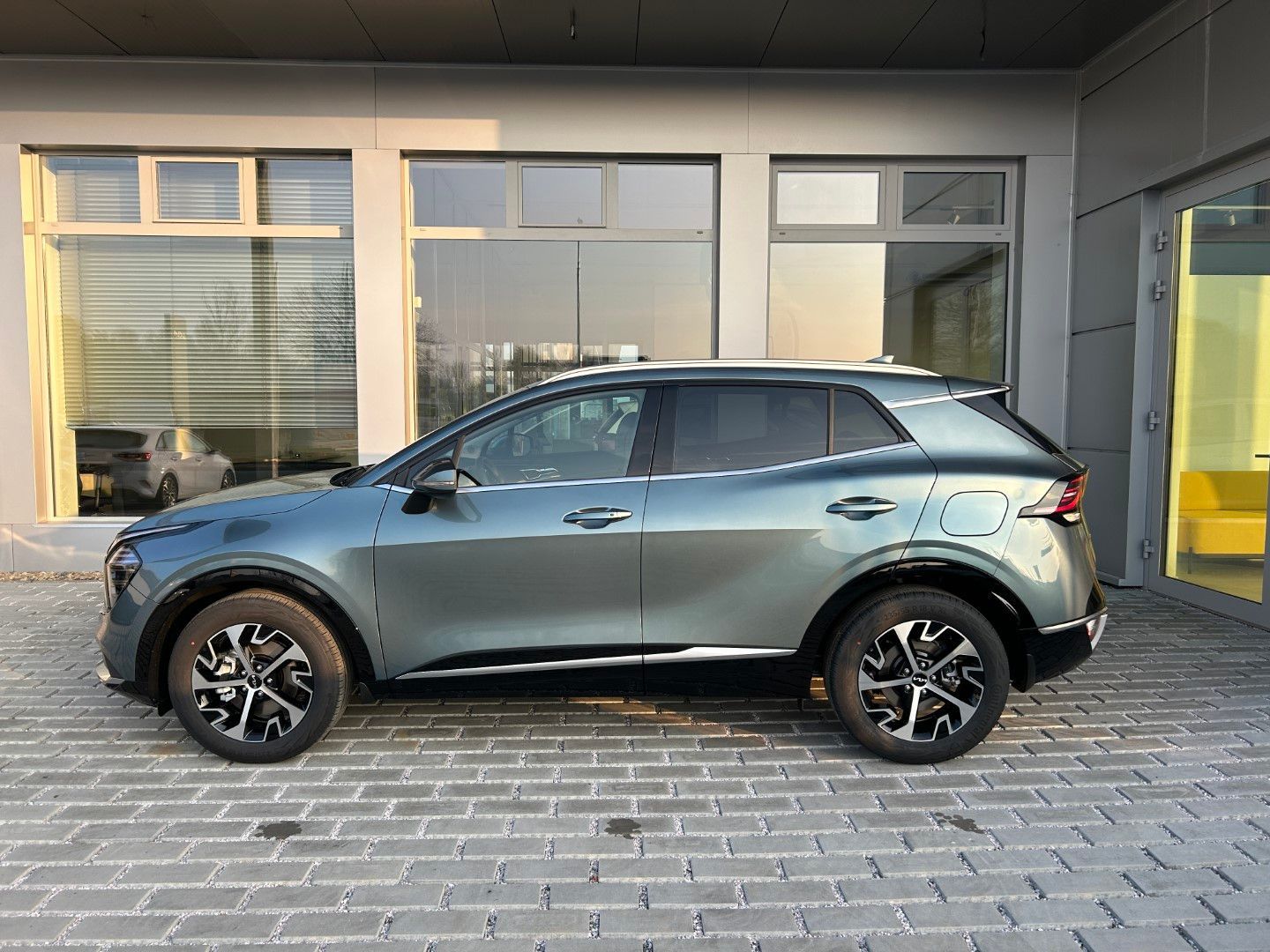 Kia Sportage, 1,6 T-GDi 4x2 7DCT, TAŽNÉ Z. - fotka 3