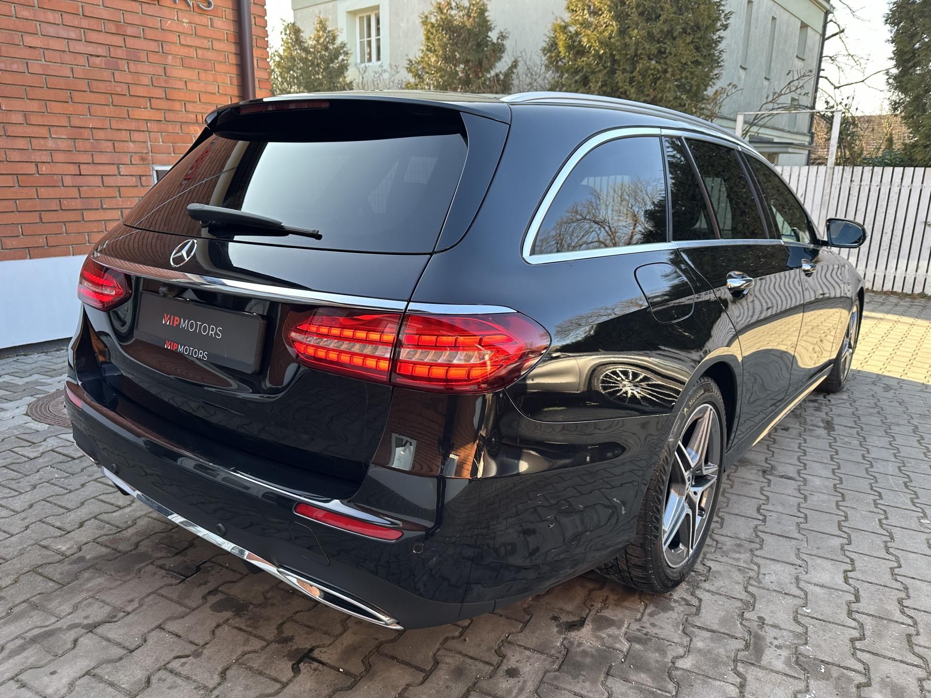 Mercedes-Benz Třídy E, E220d-4M-AMG-ČR - fotka 6