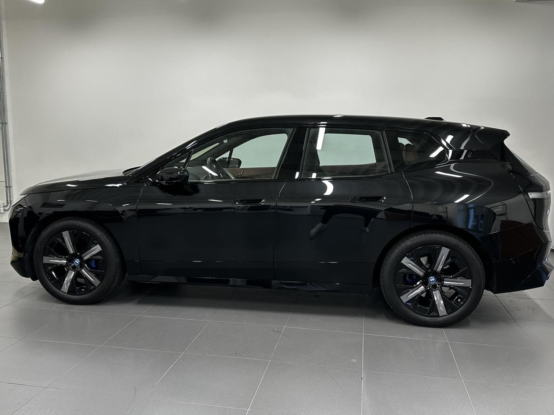 BMW iX, iX xDrive50 - fotka 4