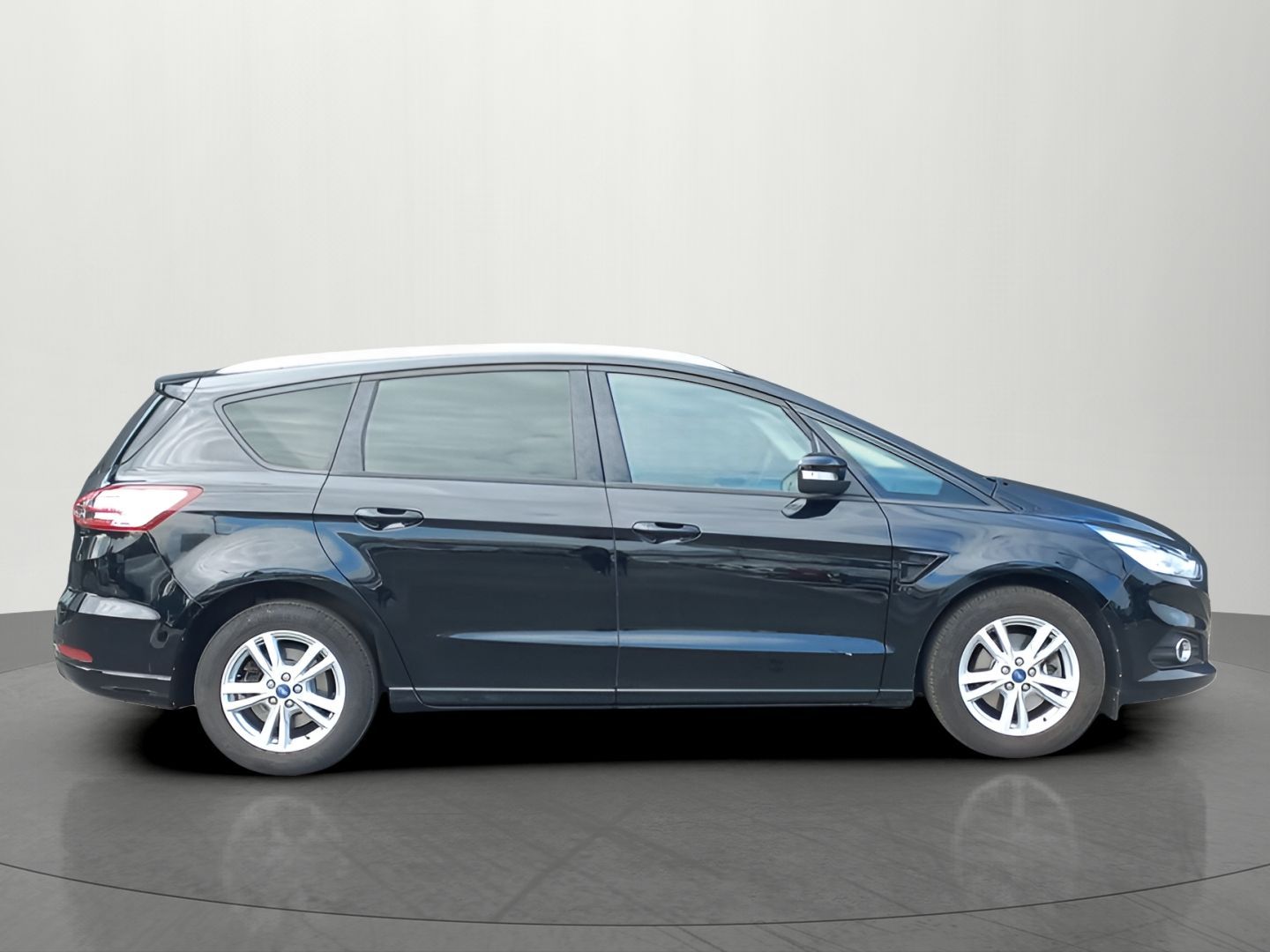 Ford S-MAX, 1,5 EcoBoost  121 kW - fotka 3