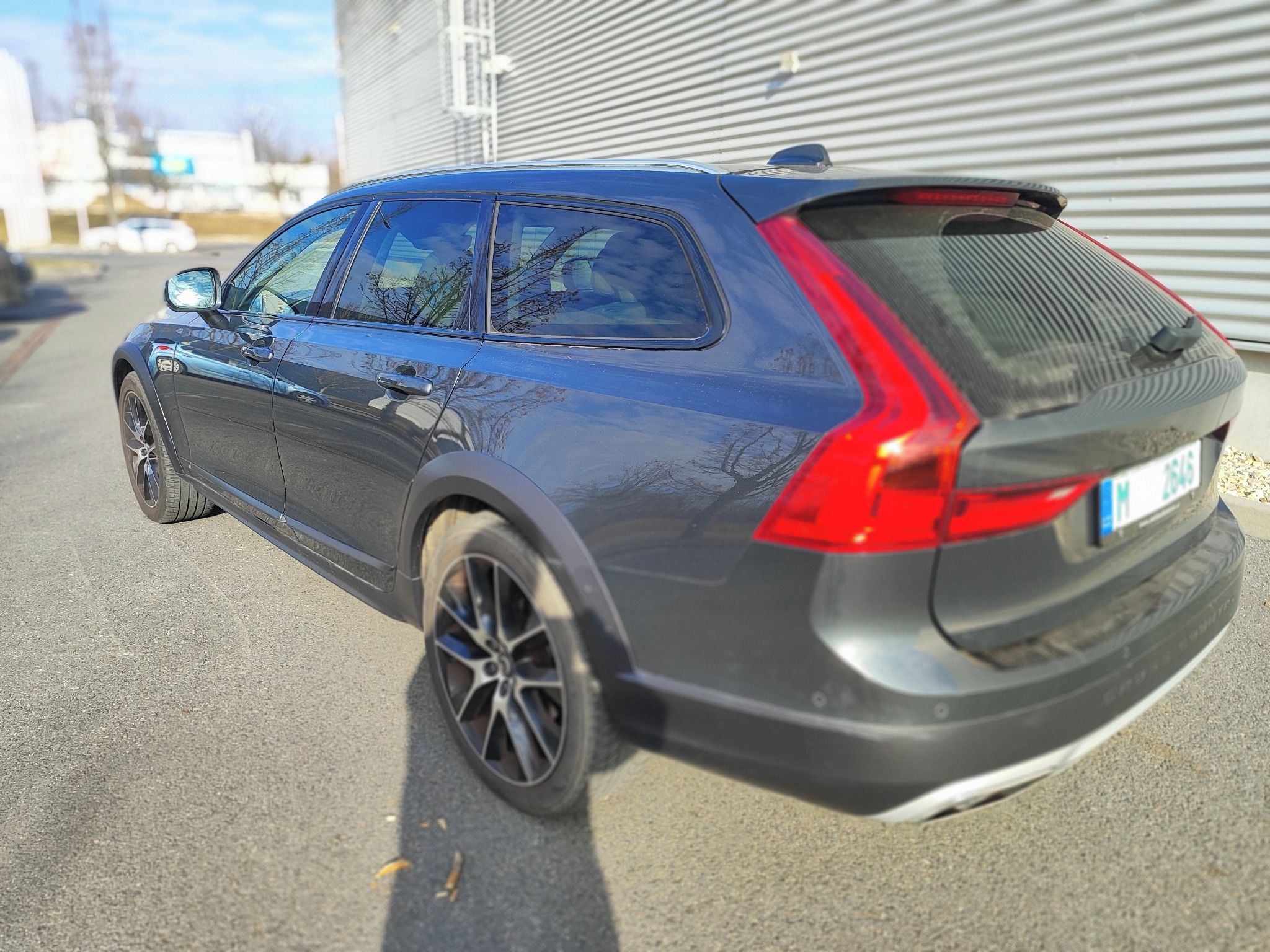 Volvo V90, Cross Country 2.0 D5 Pro AWD - fotka 3