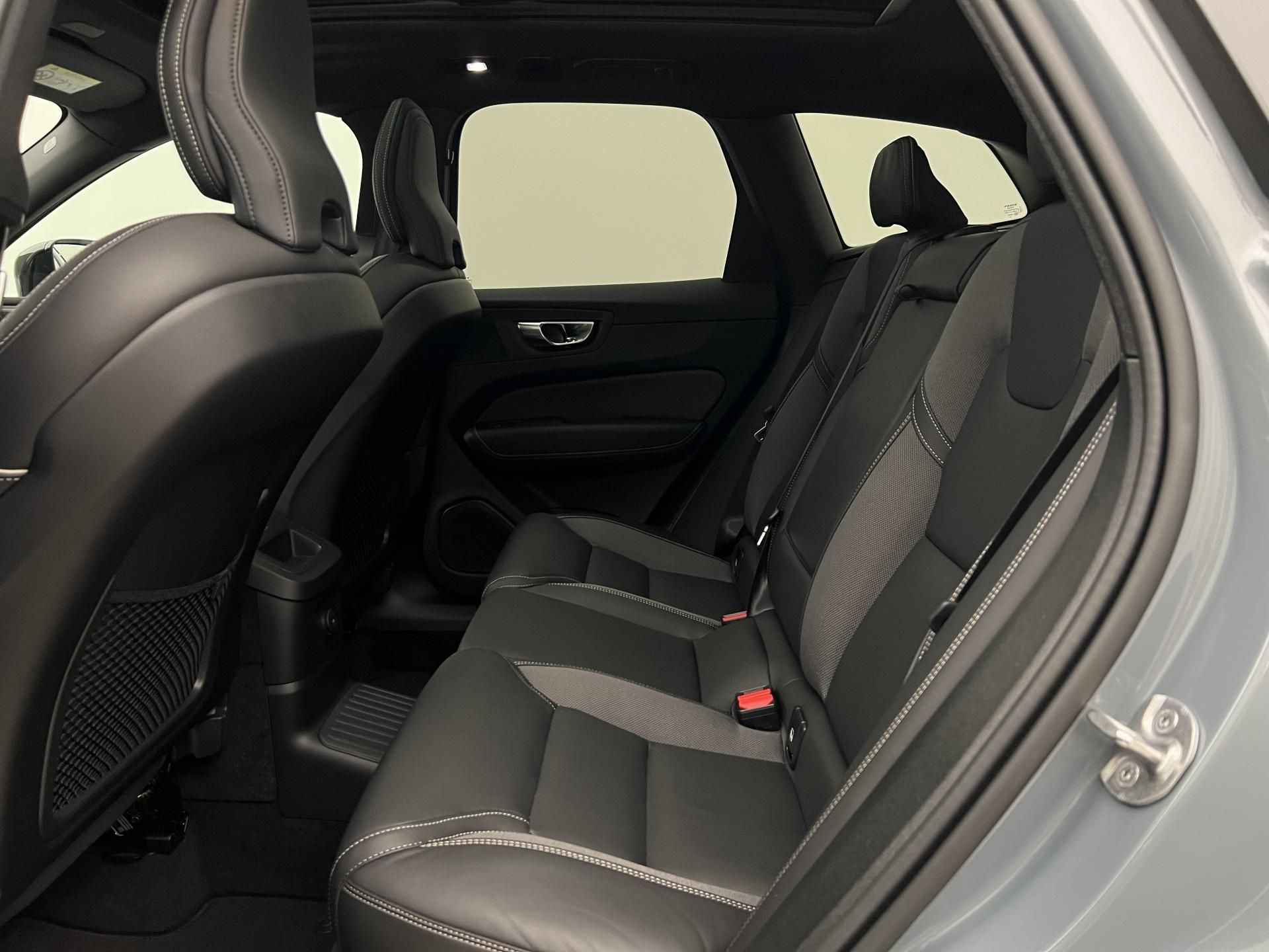 Volvo XC60, T6 AWD RECHARGE PLUS DARK Aut - fotka 6