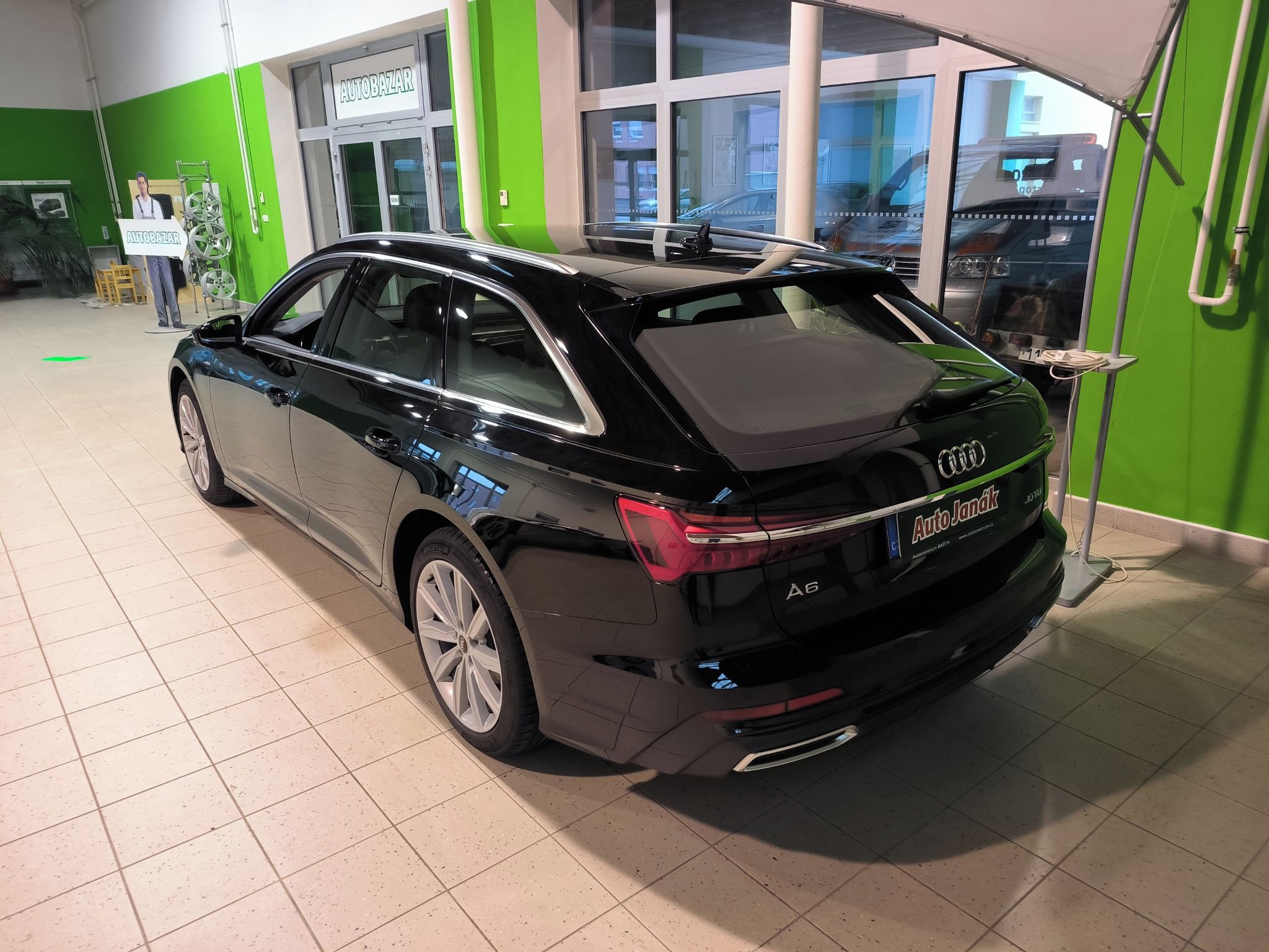 Audi A6, Avant 2,0TDi 150kW S-line ČR - fotka 2
