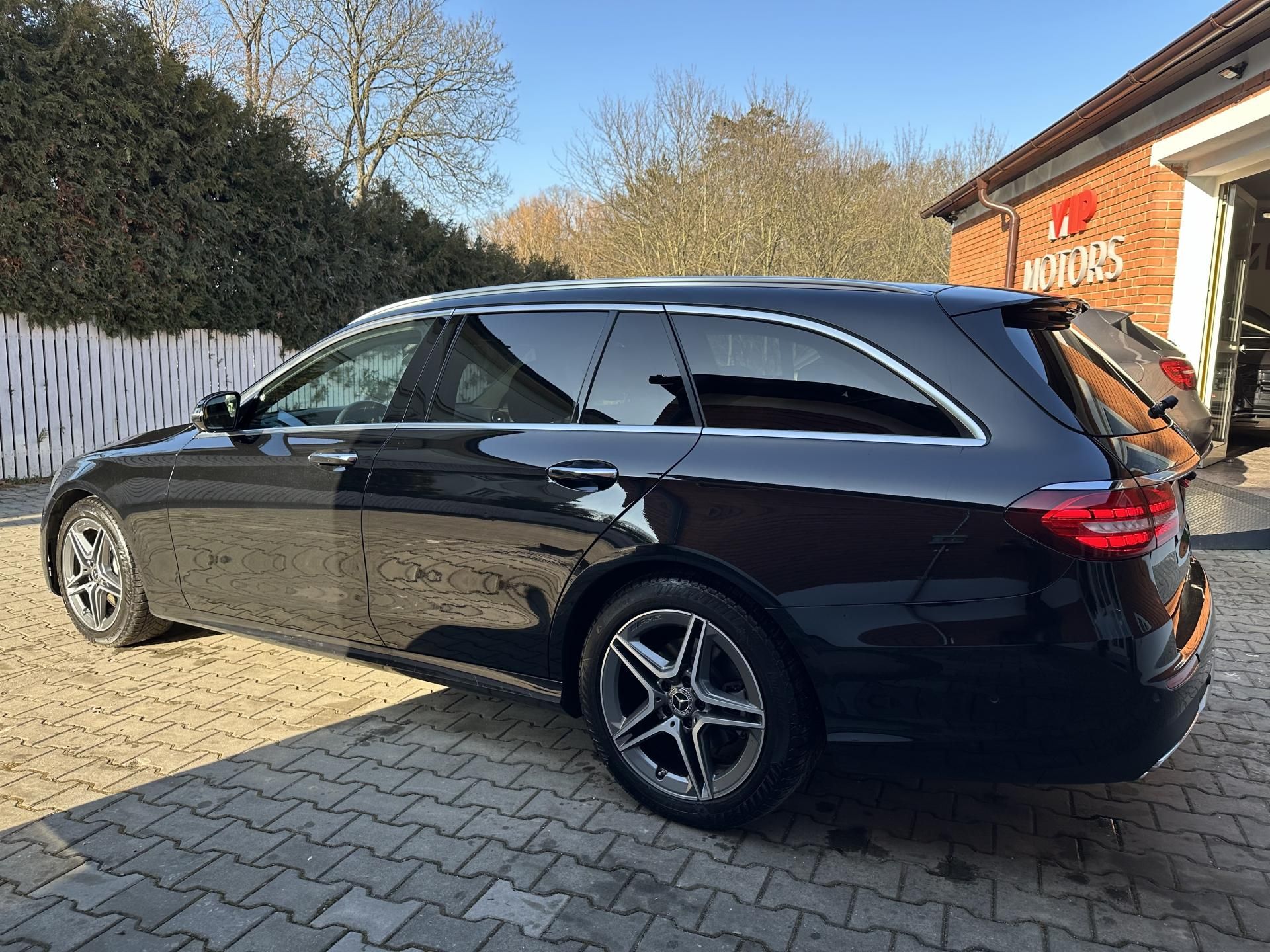 Mercedes-Benz Třídy E, E220d-4M-AMG-ČR - fotka 3