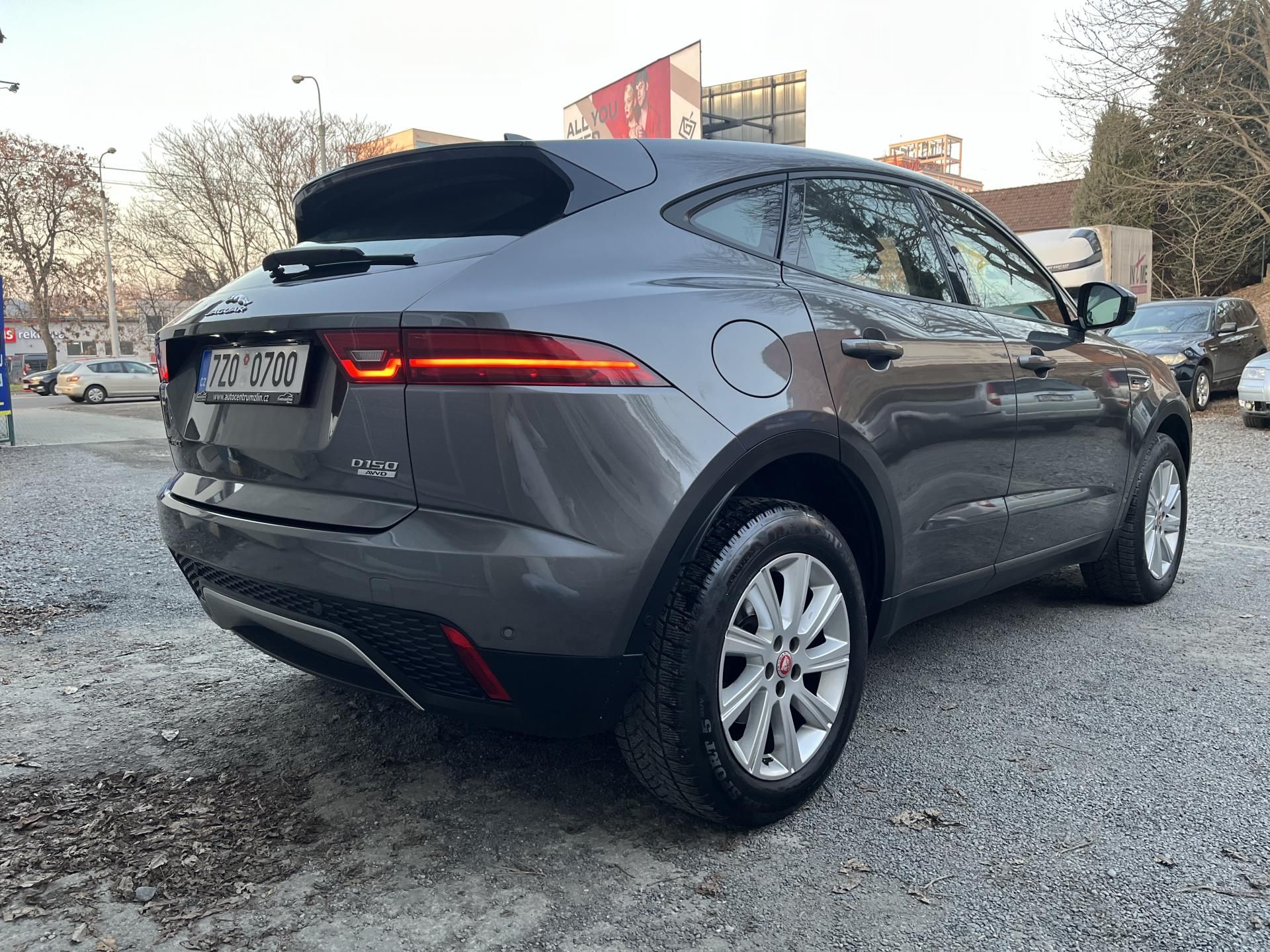 Jaguar E-Pace, 2,0 D 150 AWD, LED,4X4,AUT,ČR! - fotka 5