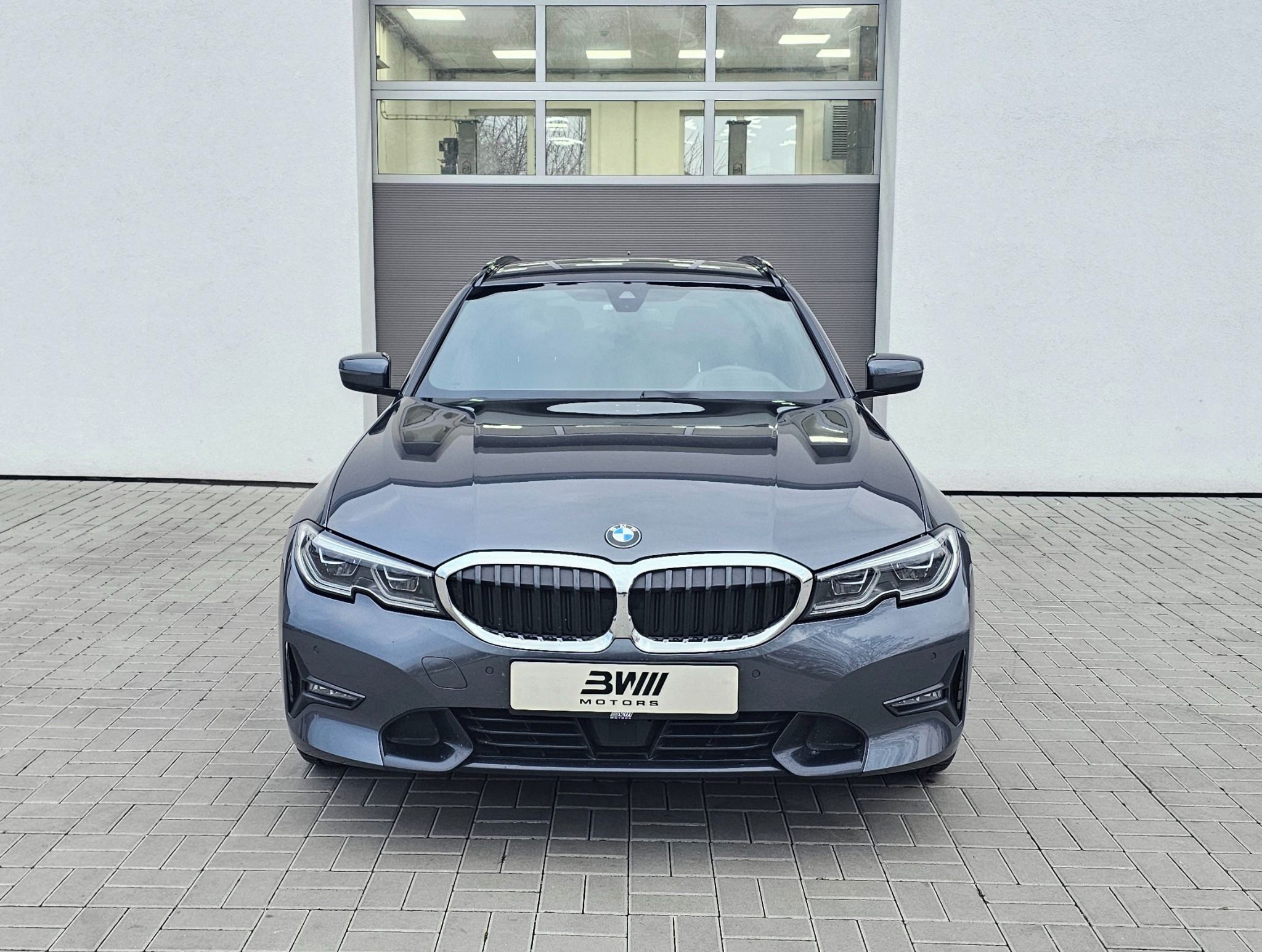 BMW Řada 3, 330e SportLine - fotka 2
