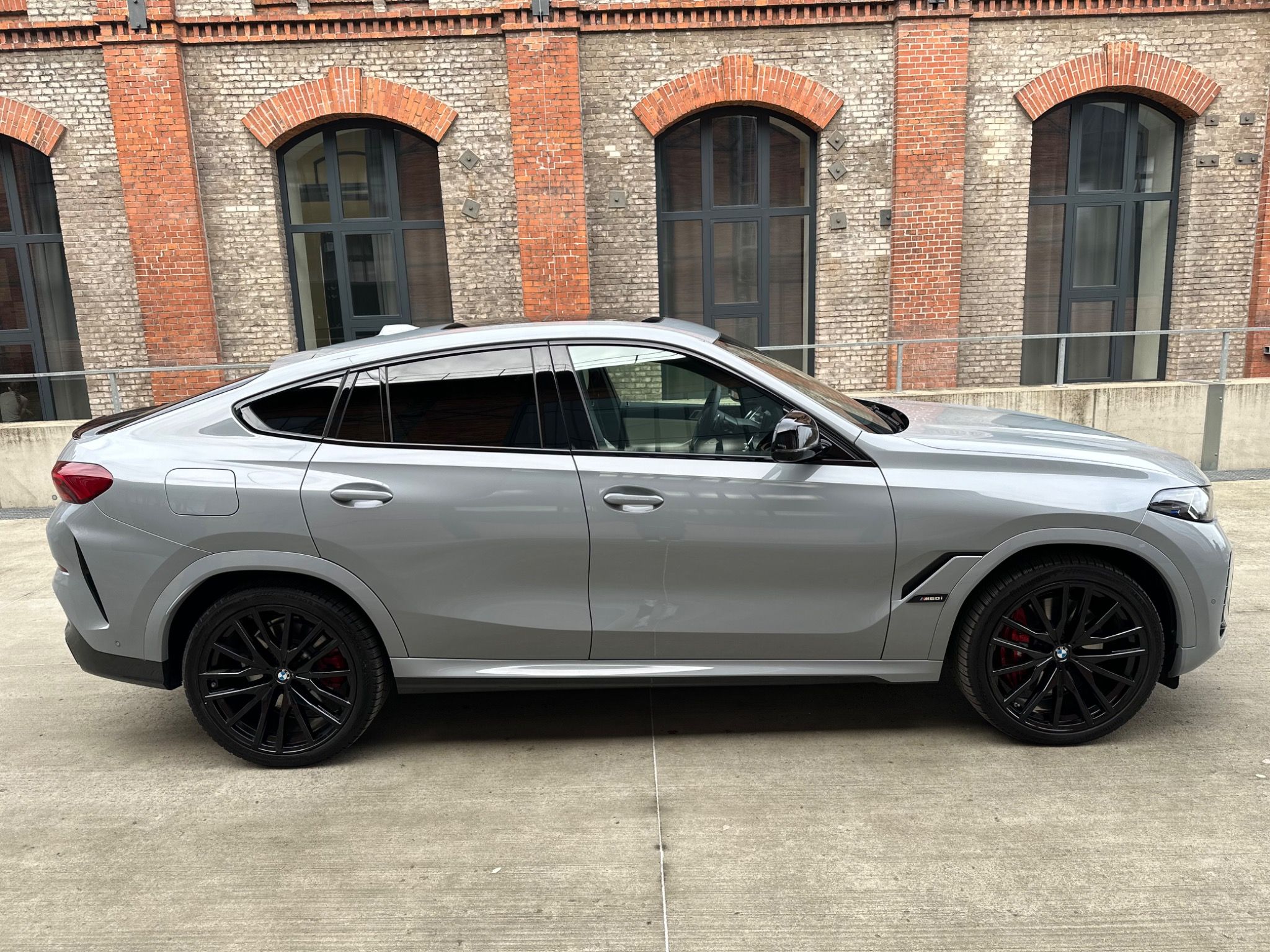 BMW X6, M60i xDrive - fotka 6