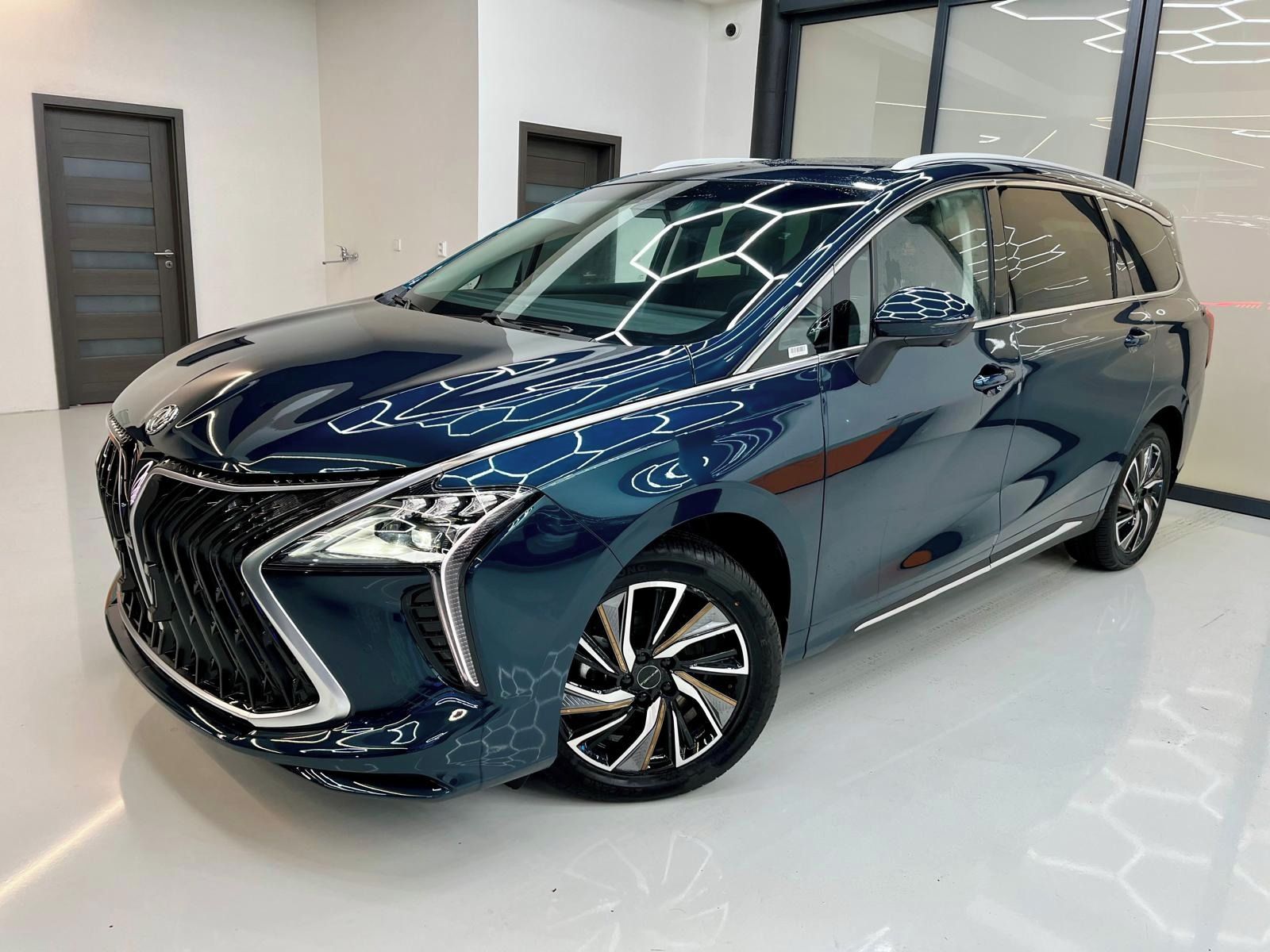 Dongfeng U-Tour, 1.5 T Černý interiér