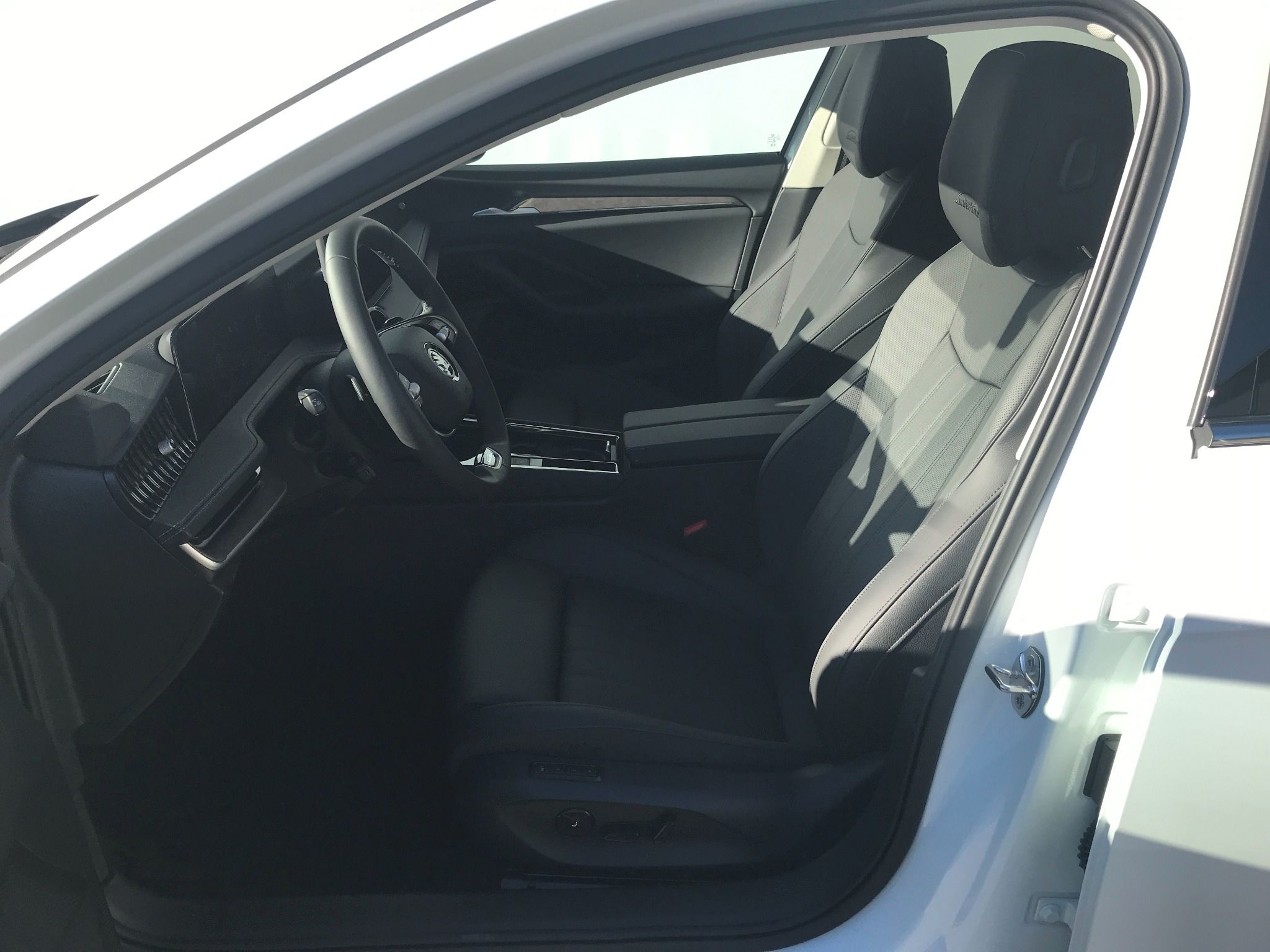 Škoda Superb, L&K TDi 142kW 7°DSG 4x4+Tažné - fotka 6