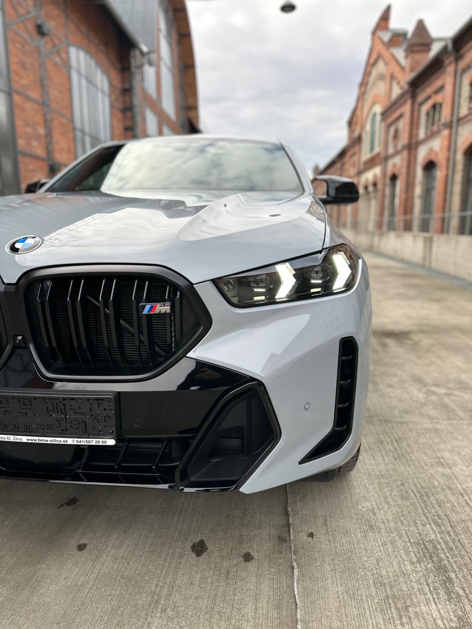 BMW X6, M60i xDrive - fotka 3