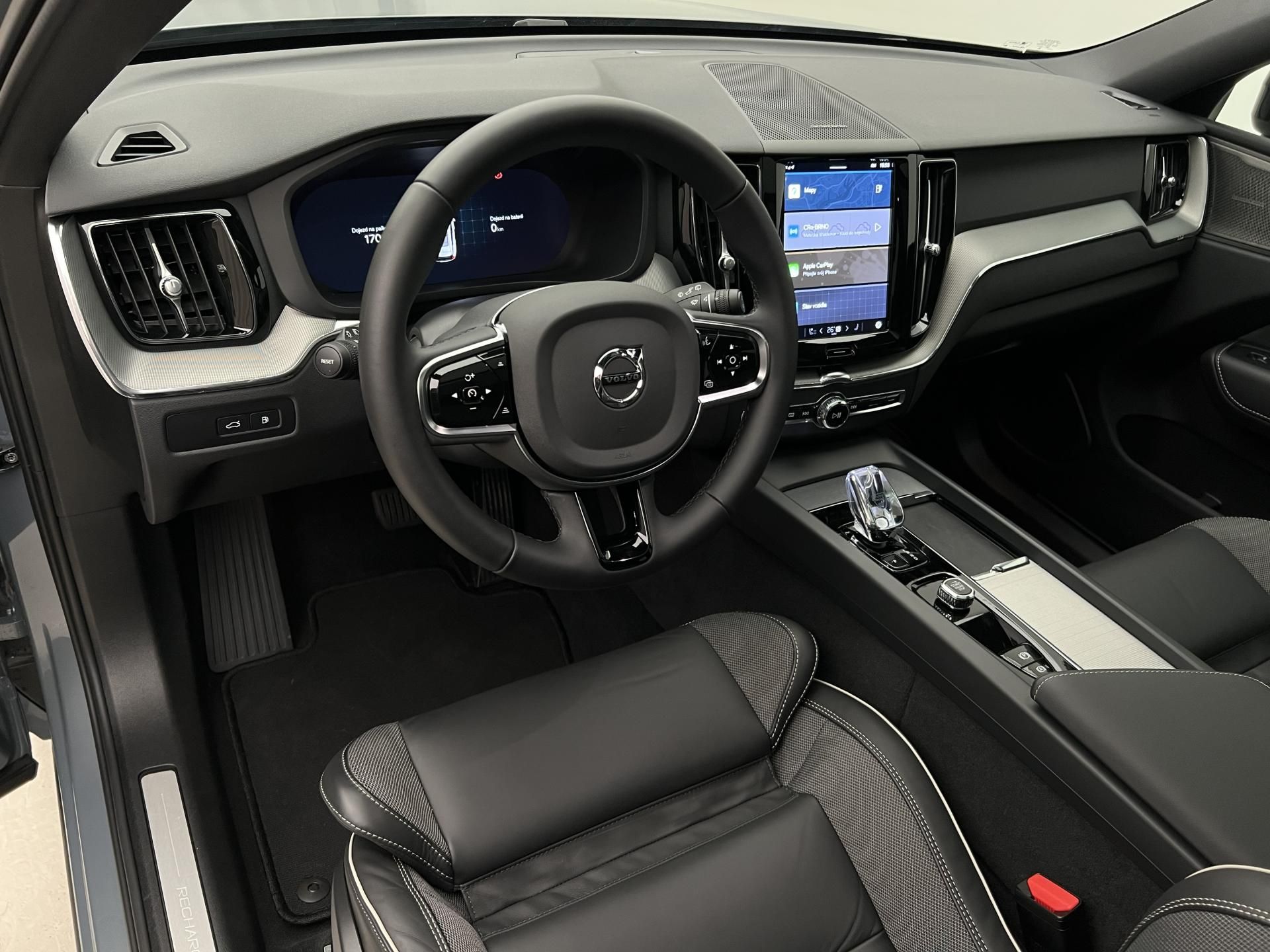 Volvo XC60, T6 AWD RECHARGE PLUS DARK Aut - fotka 4