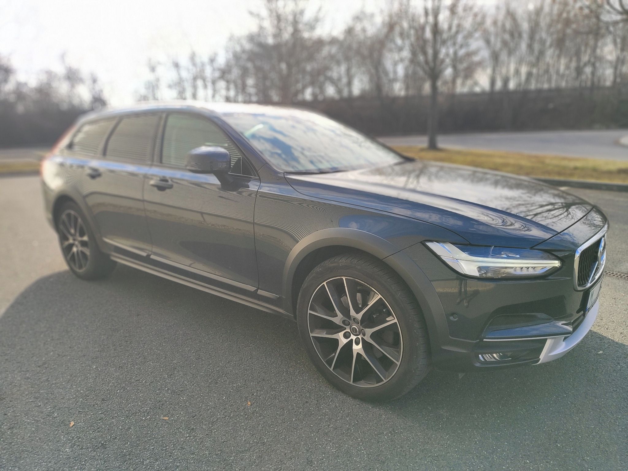 Volvo V90, Cross Country 2.0 D5 Pro AWD - fotka 5