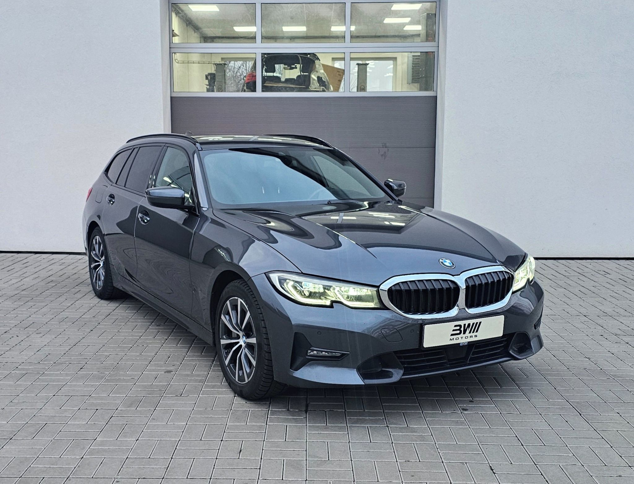 BMW Řada 3, 330e SportLine - fotka 3